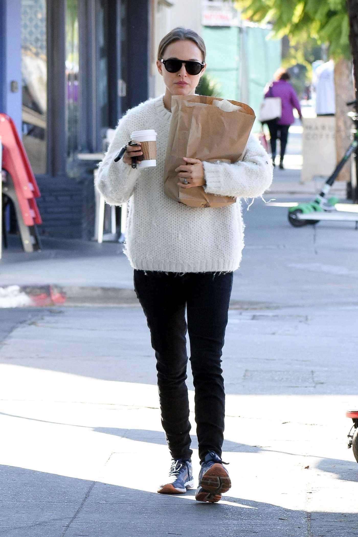 Natalie Portman at a gas station in Los Feliz – Celebrity Wiki