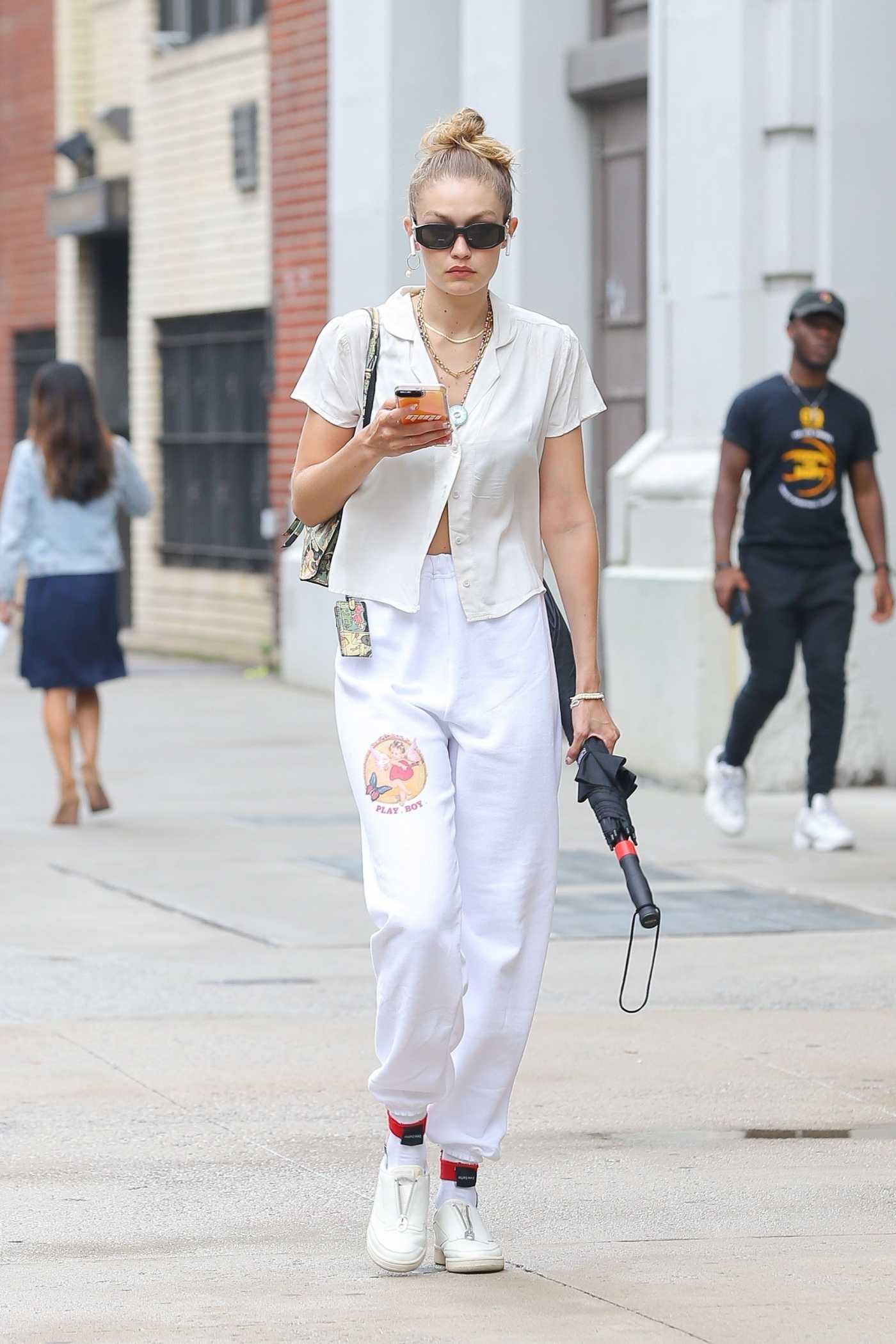 gigi hadid sweatpants