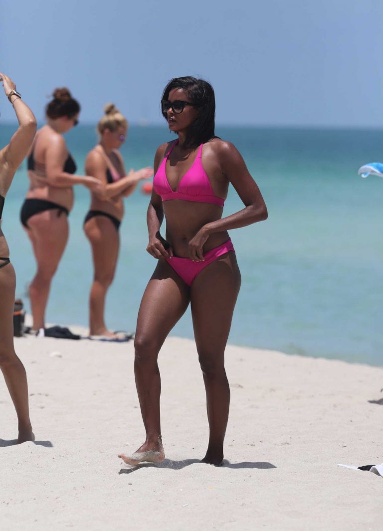 Claudia Jordan in a Pink Bikini at the Beach in Miami 07/29/2016-1