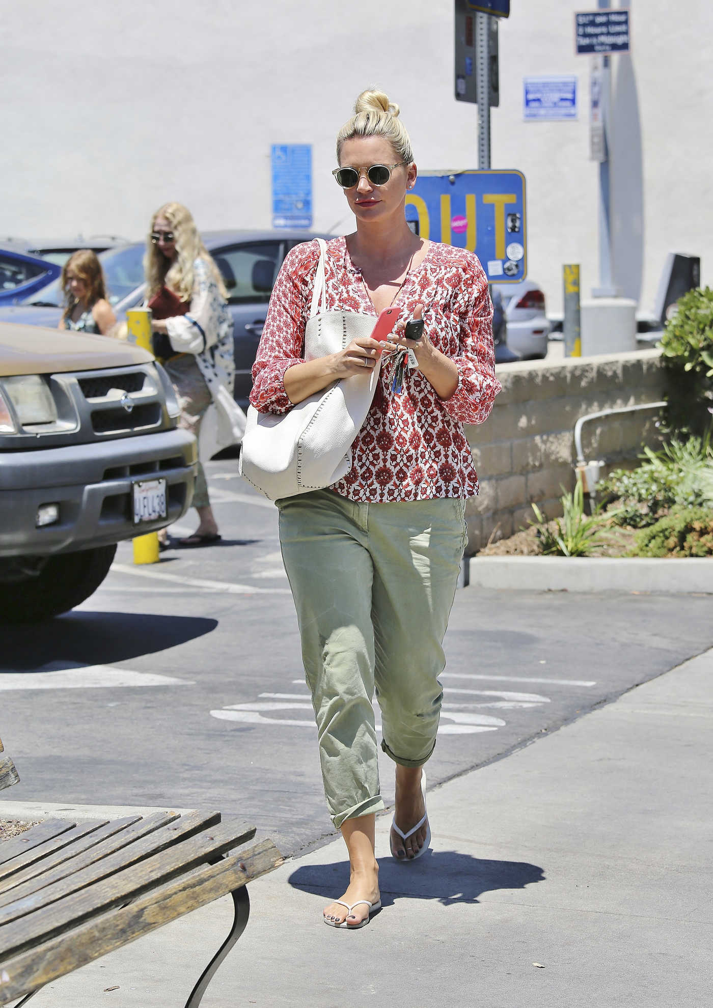 Natasha Henstridge Goes Shopping in Los Angeles 07/19/2016