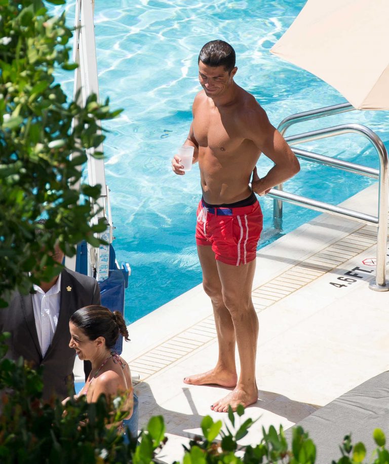 Cristiano Ronaldo on Vacation in Miami 08/05/2016-1