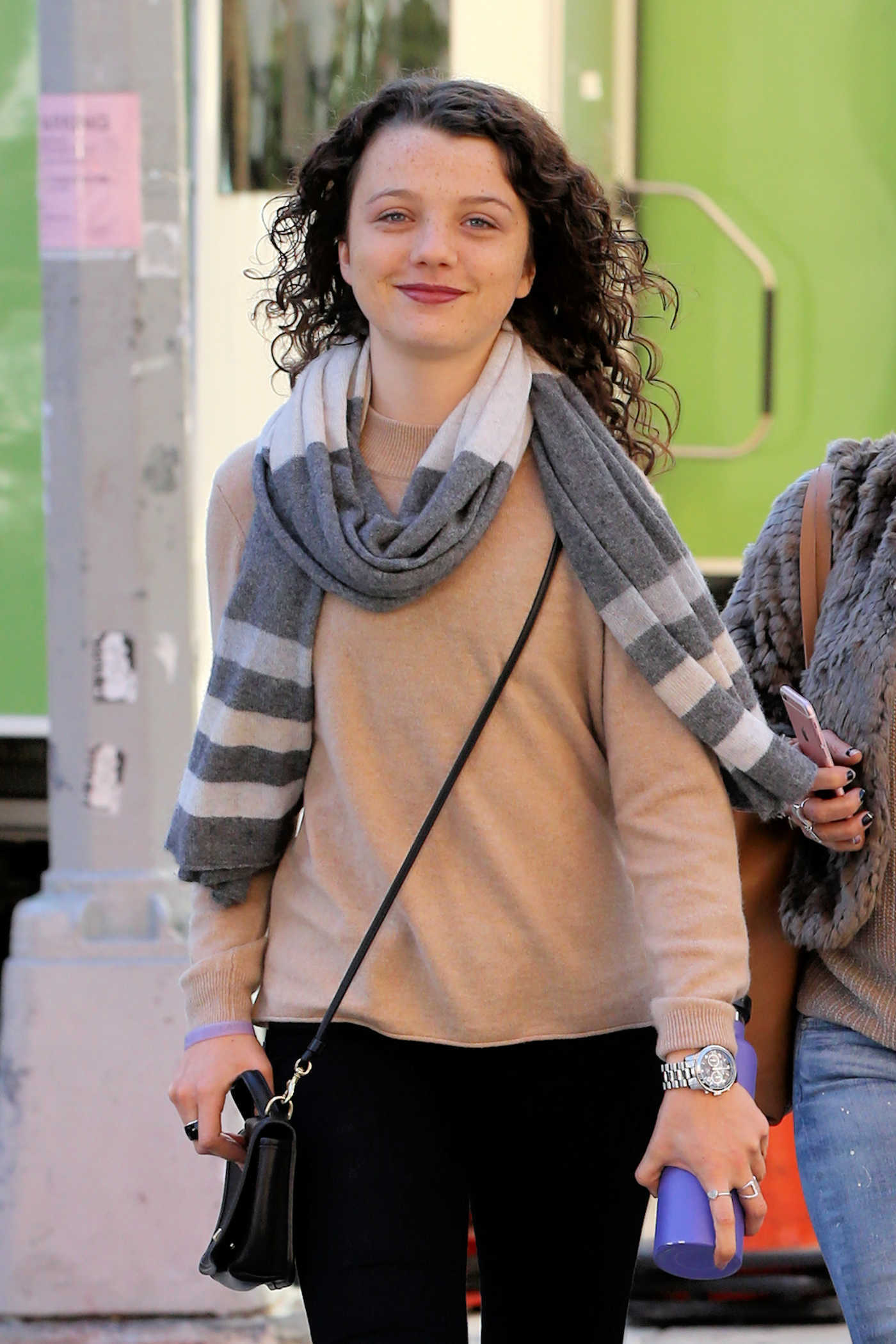 Stefania Owen Goes Shopping in Soho With Her Mother 10/11/2016