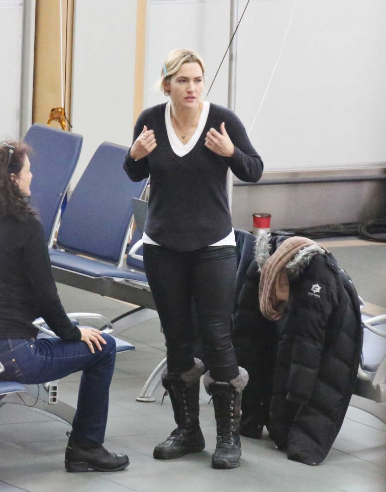Kate Winslet on the Set of The Mountain Between Us in Vancouver 12/05/2016-1