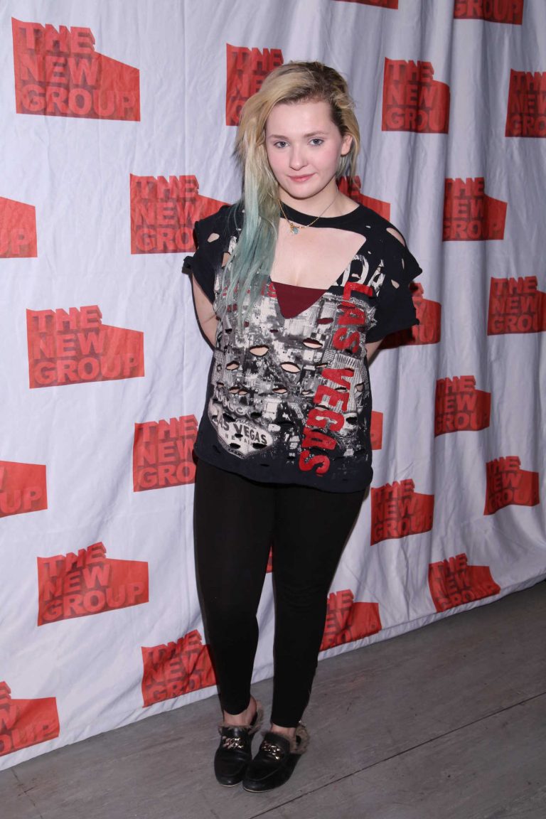 Abigail Breslin at All the Fine Boys Photocall in New York 02/03/2017-1
