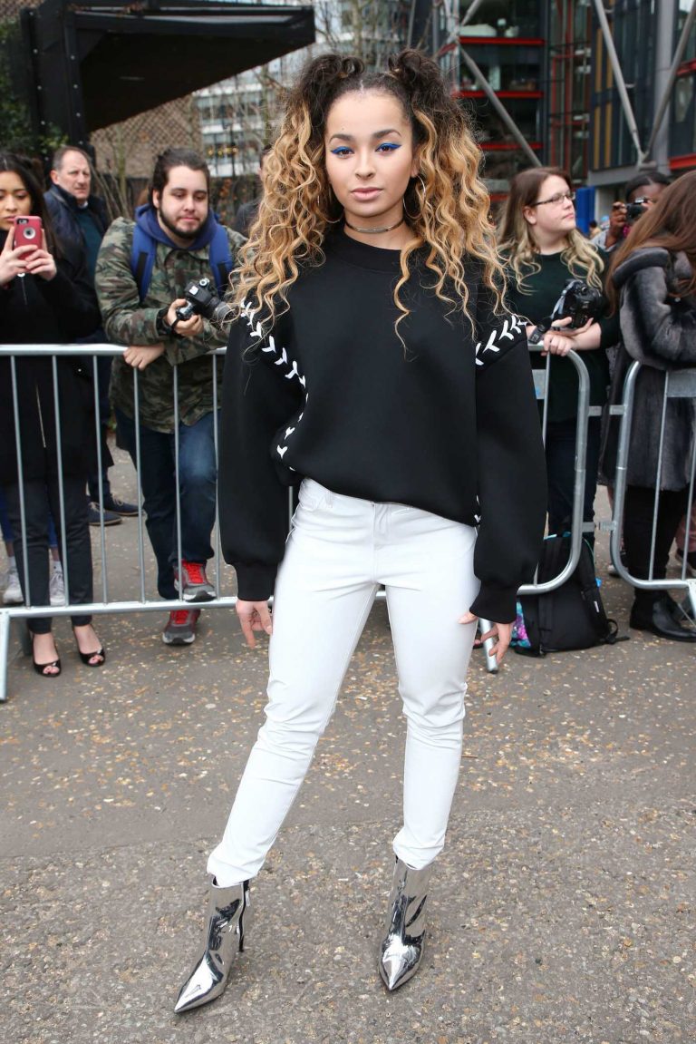 Ella Eyre at the Topshop Unique Show During the London Fashion Week 02/19/2017-1