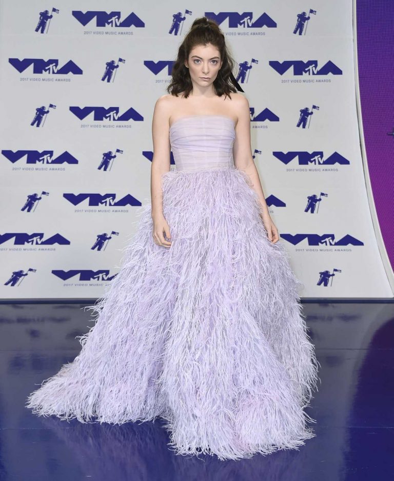 Lorde at the 2017 MTV Video Music Awards in Los Angeles 08/27/2017-1