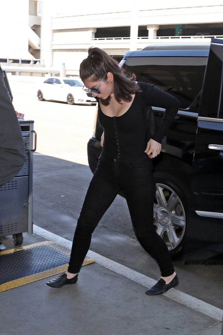 Lorde Arrives at LAX Airport in Los Angeles 09/21/2017-1