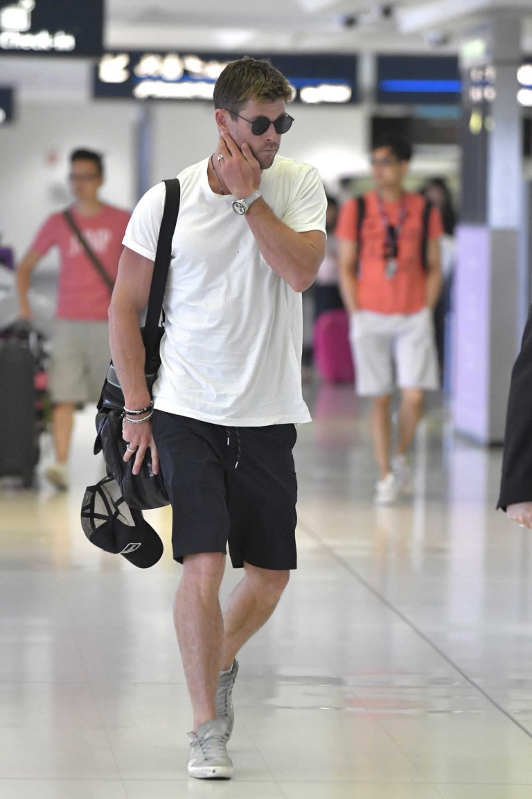 Chris Hemsworth is Spotted Flying Out of Australia in Byron Bay 01/02/2018-1