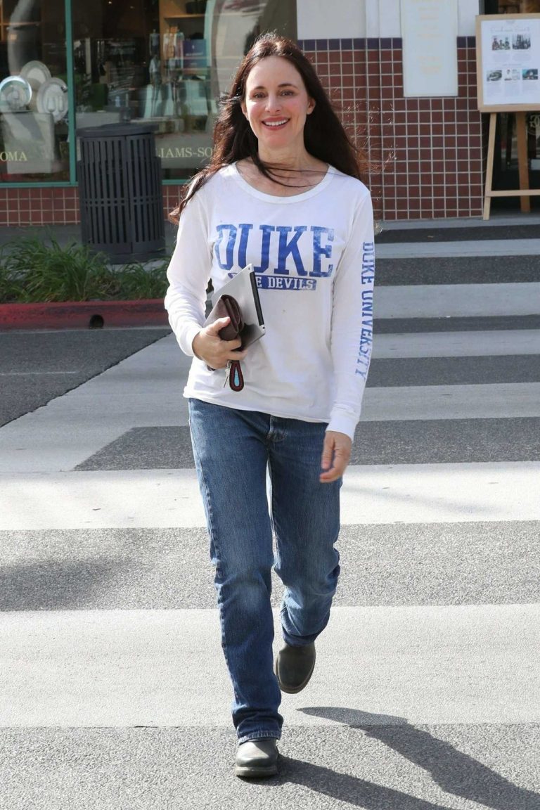 Madeleine Stowe Makes a Coffee Run in Beverly Hills 01/17/2018-1