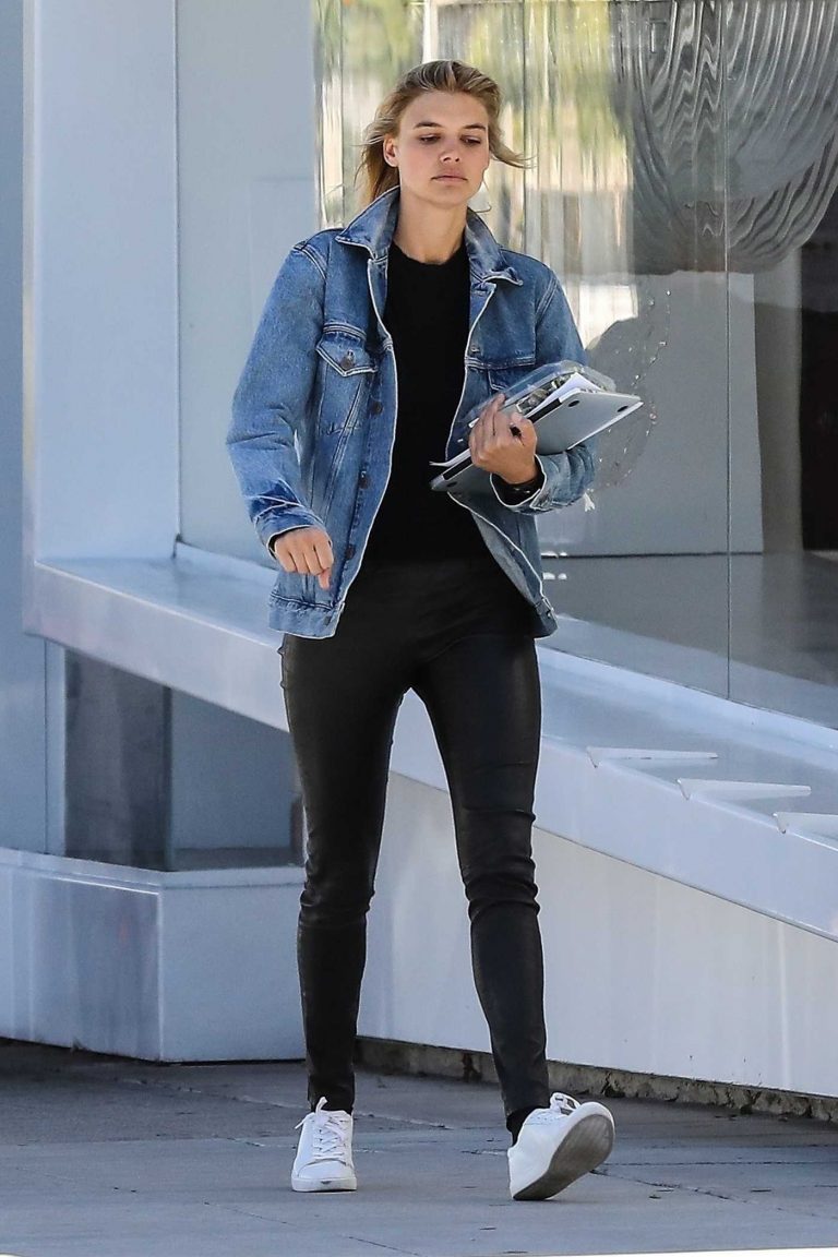 Kelly Rohrbach Arrives at Meche Salon in West Hollywood 03/27/2018-1