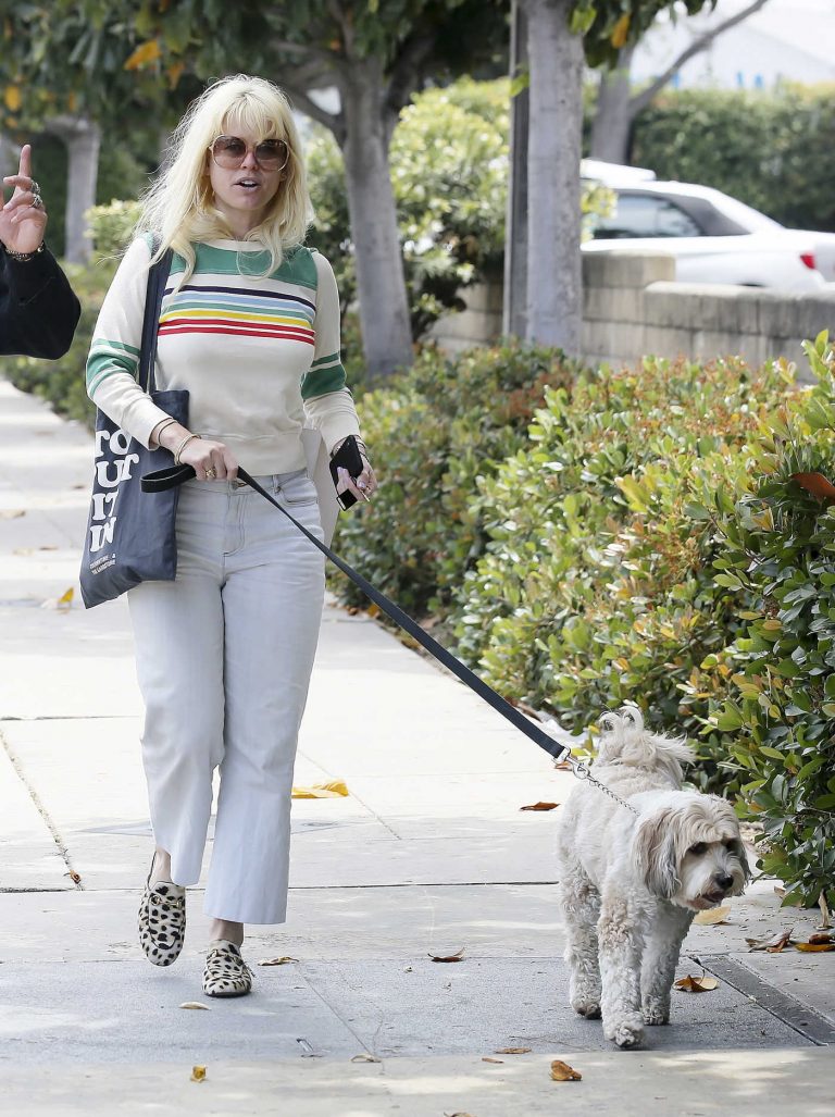 Alice Eve Walks Her Dog Out in Los Angeles 05/29/2018-1