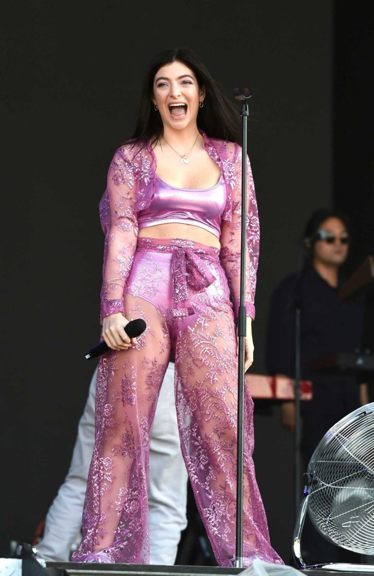 Lorde Performs at Parklife Festival at Heaton Park in Manchester 06/09/2018-1