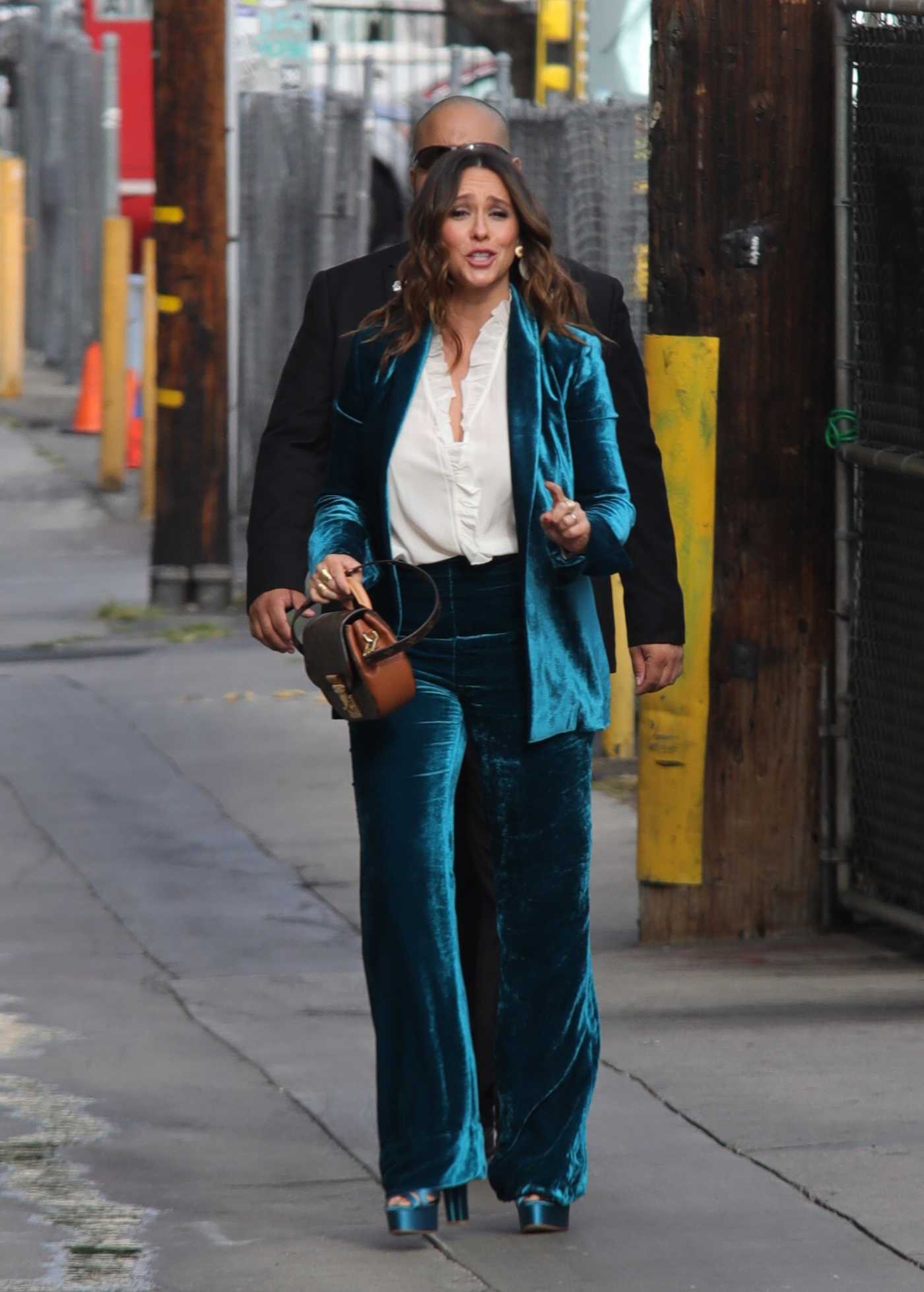 Jennifer Love Hewitt in a Turquoise Suit Visits Jimmy Kimmel Live in Hollywood 09/04/2018