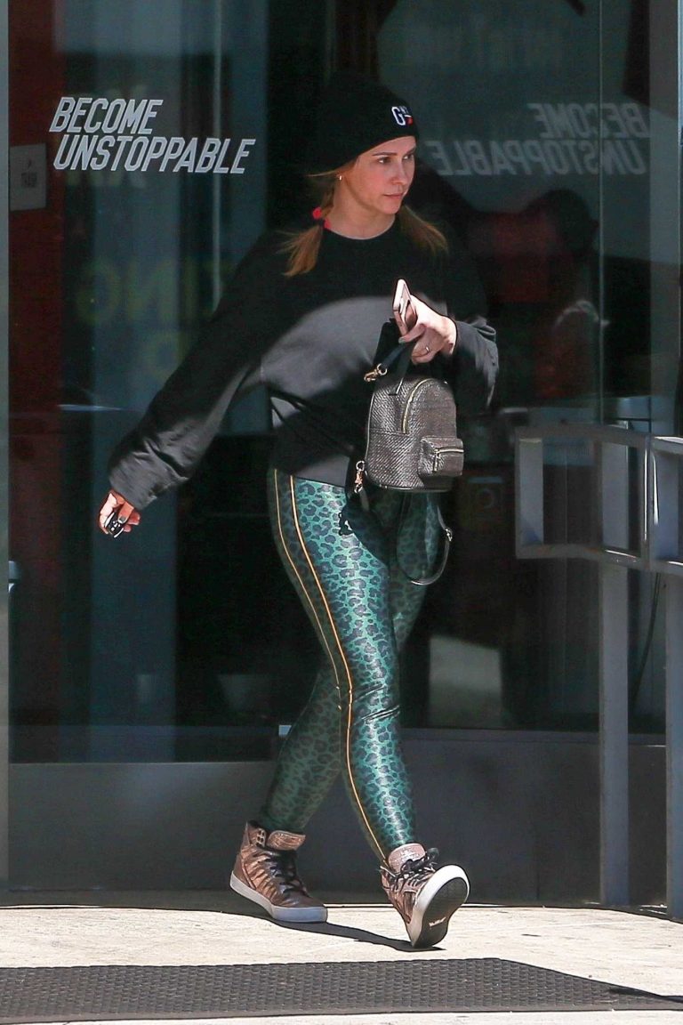 Jennifer Love Hewitt in a Green Animal Print Leggings