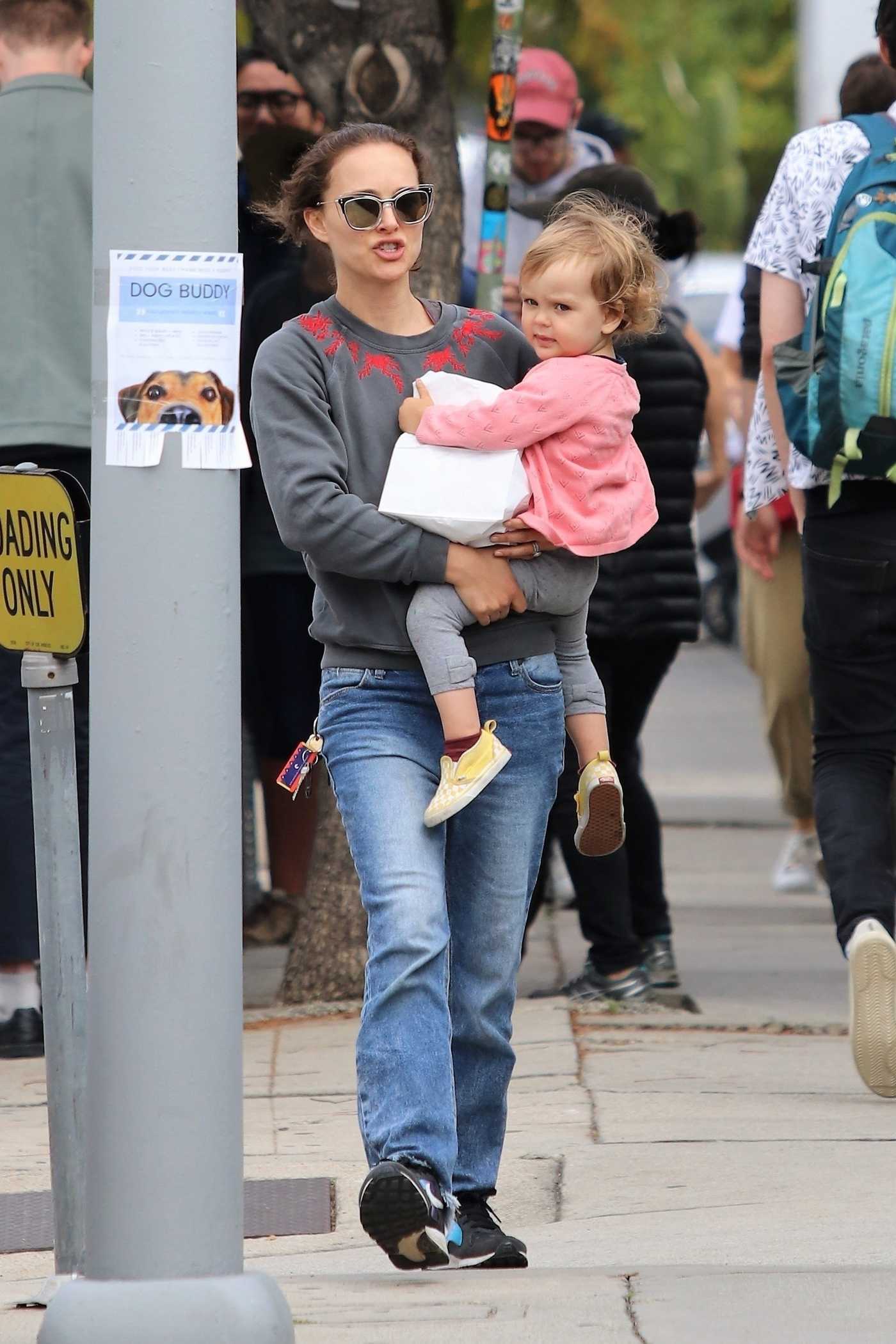 Natalie Portman in a White Sweater Does a Morning Grocery Run in Los ...