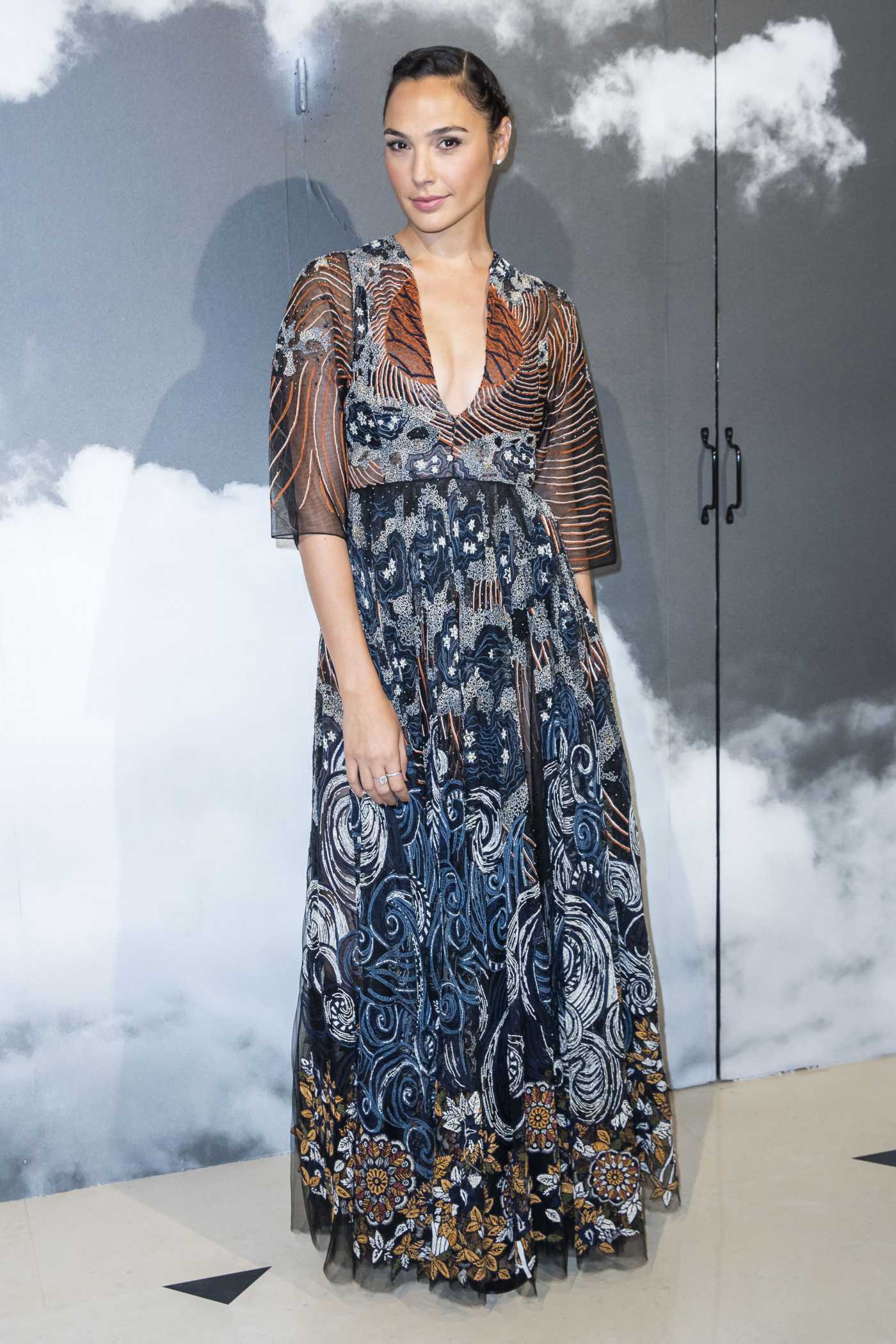 Gal Gadot Attends the Dior Show During 2019 Paris Fashion Week in Paris 07/01/2019