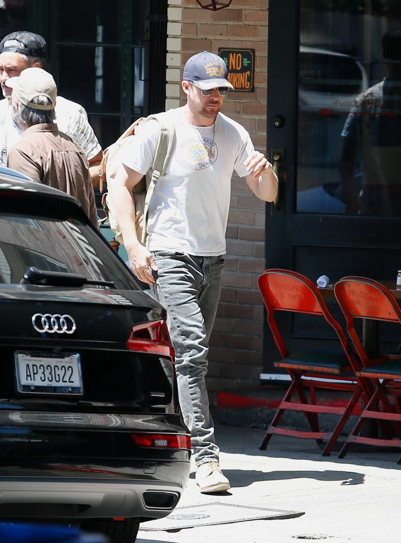 Ryan Gosling in a White Tee Was Seen Out in Loz Feliz 08/16/2019