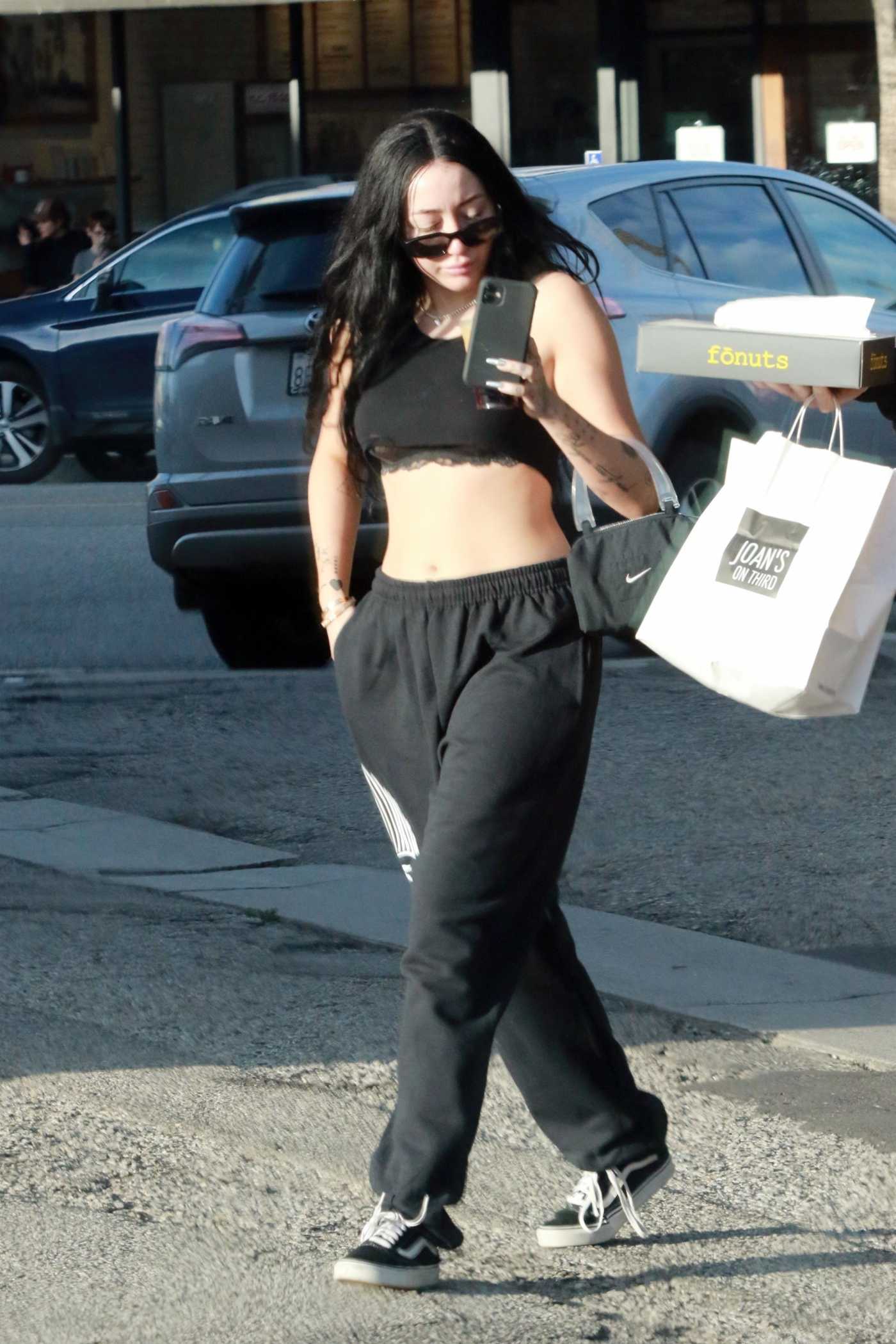 Noah Cyrus in a Black Sweatpants Was Seen Out in Studio City 01/24/2020