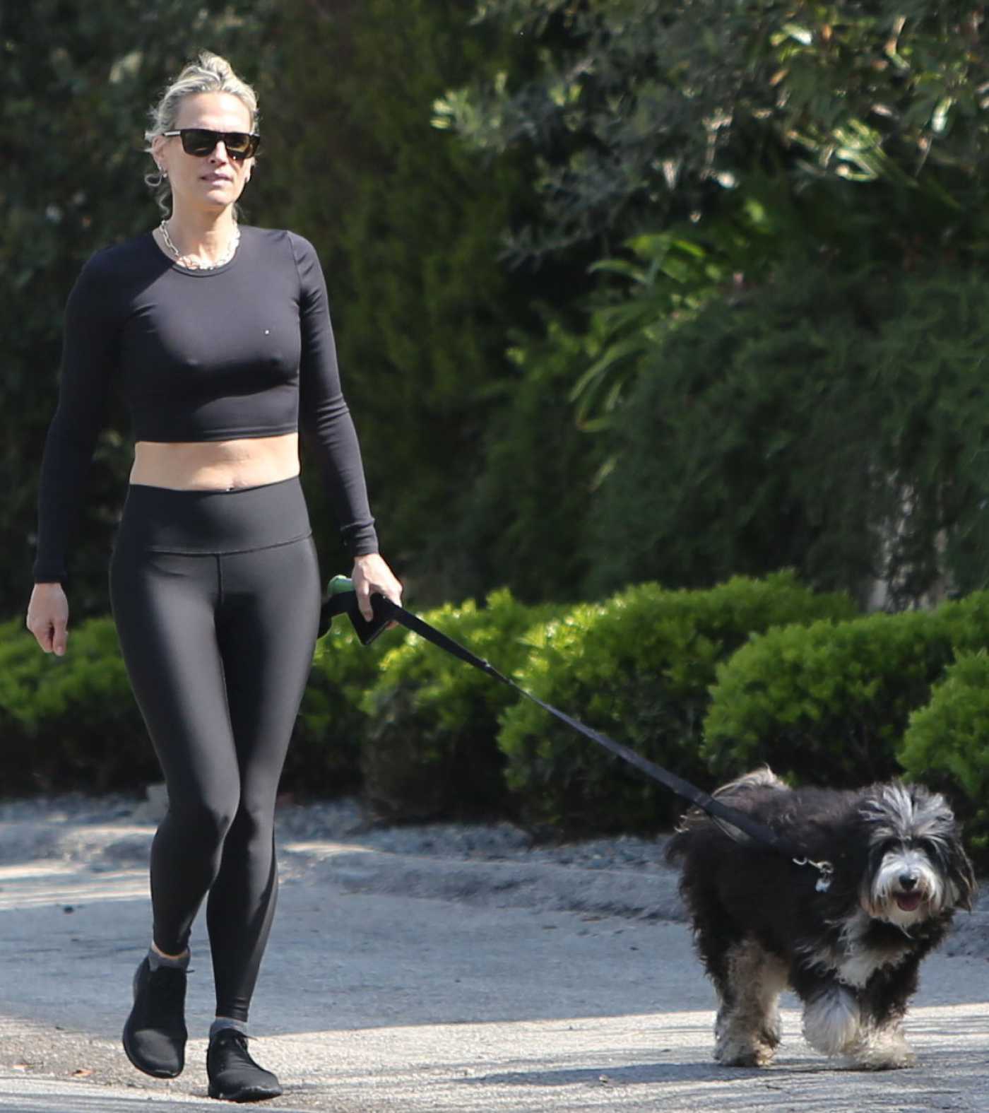 Molly Sims in a Black Leggings Walks Her Dog Out in Los Angeles 03/29/2020