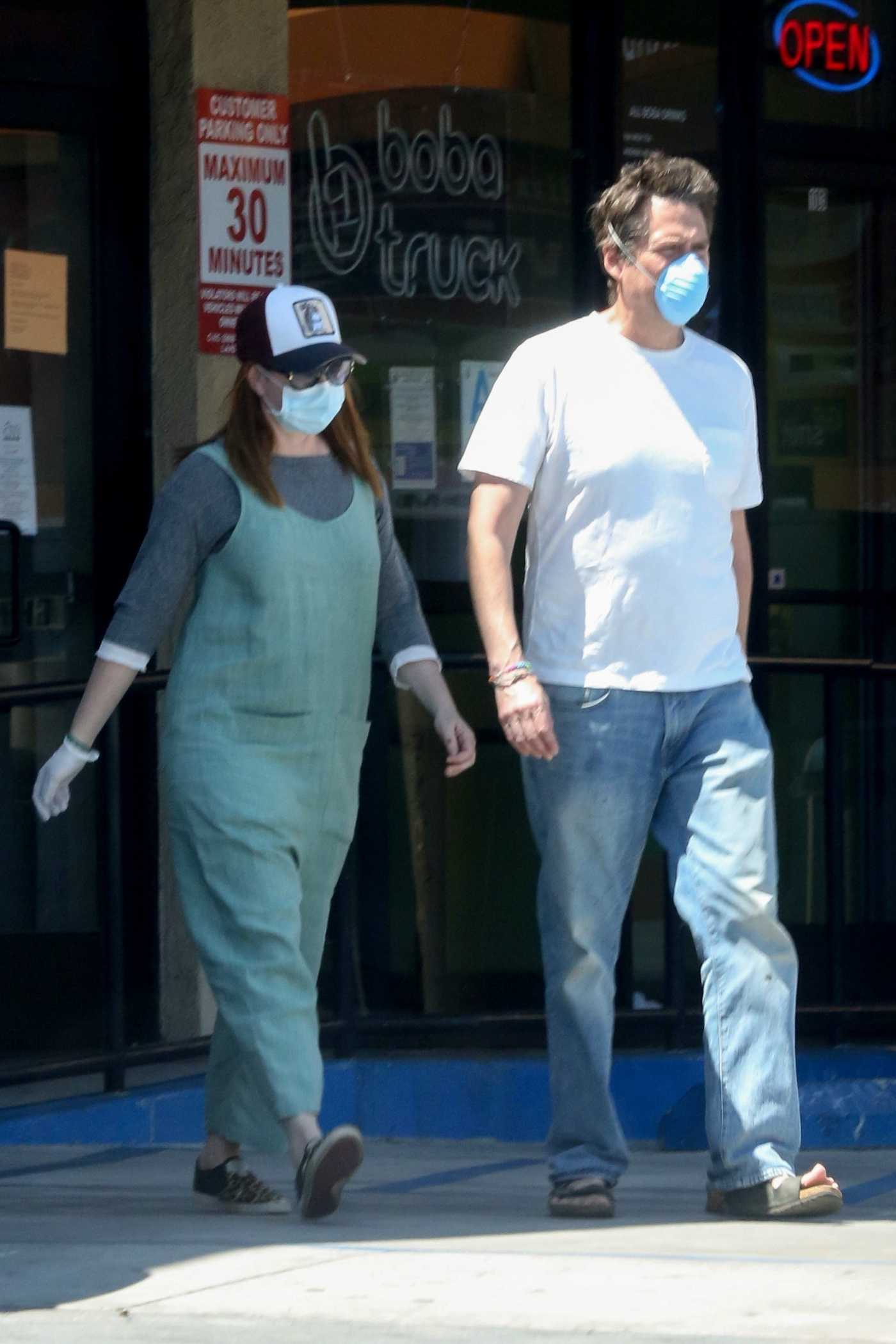 Alyson Hannigan in a Face Mask Grabs a Bite at Boba Truck Cafe  Out with Her Husband Alexis Denisof in Northridge 04/27/2020