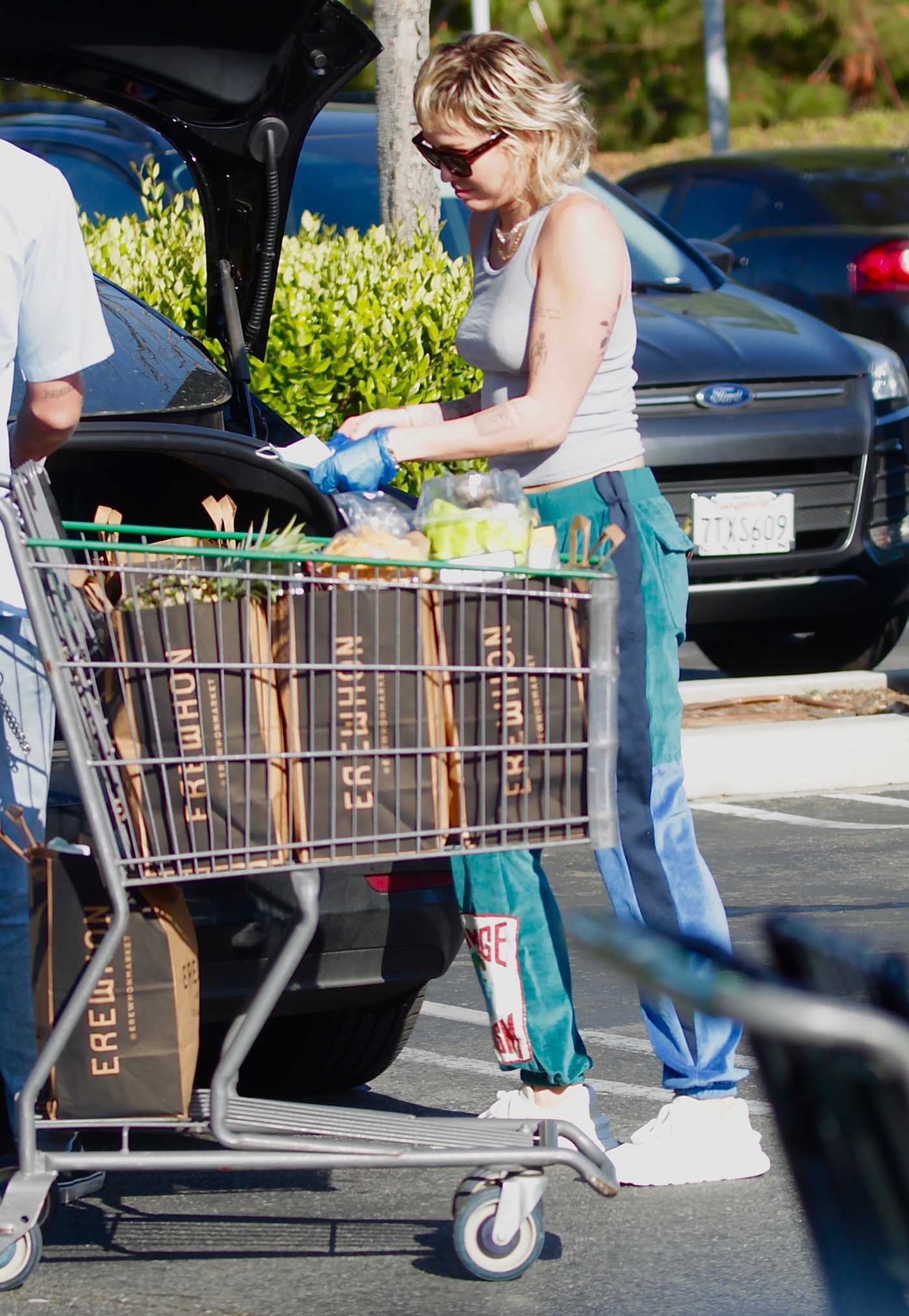 Miley Cyrus in a Beige Tank Top Was Seen Outside a Grocery Store in Los Angeles 04/05/2020