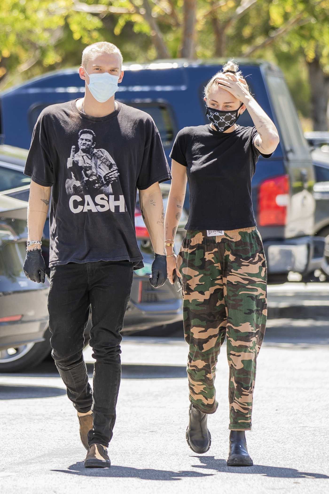 Miley Cyrus in a Black Tee Was Seen Out with Cody Simpson in Calabasas 04/23/2020