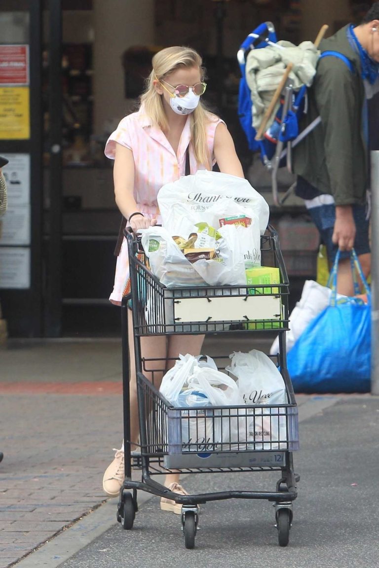 Corinne Olympios in a White Protective Mask