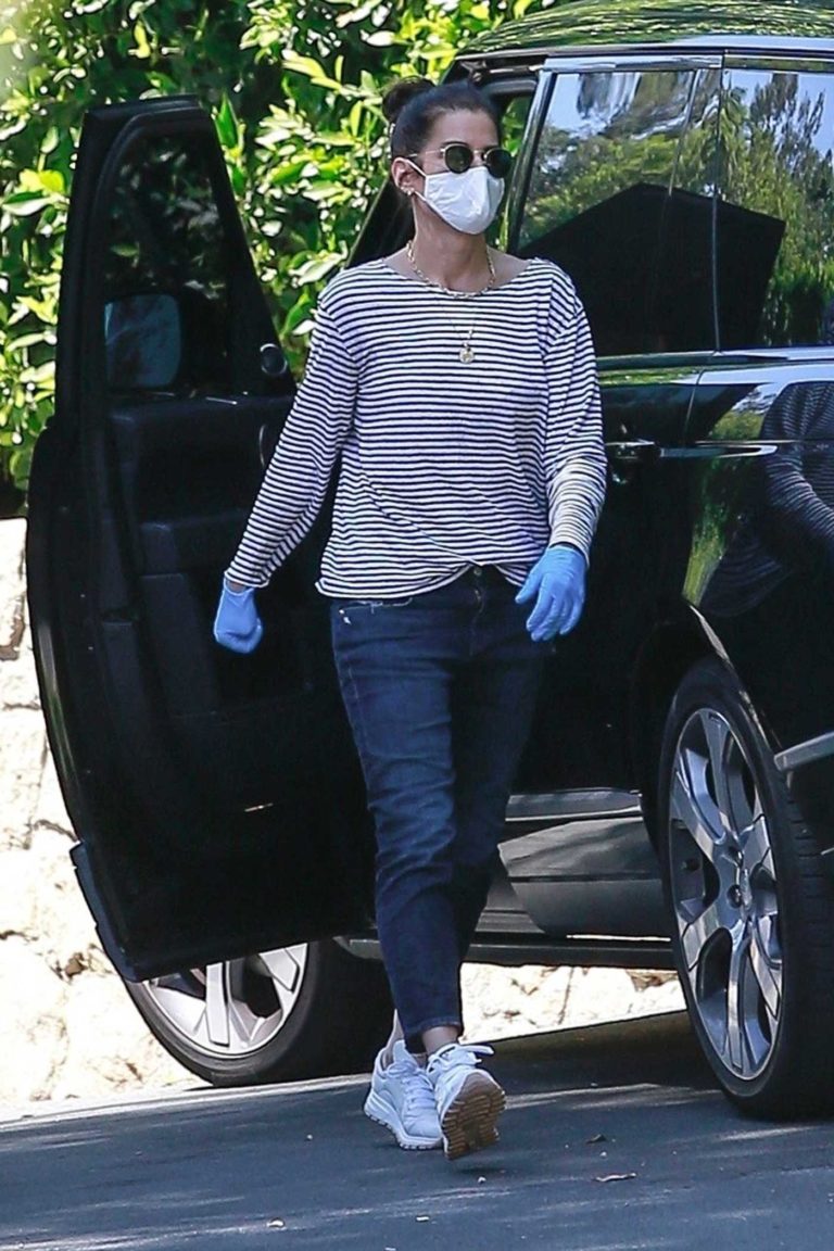 Sandra Bullock in a Striped Long Sleeves T-Shirt