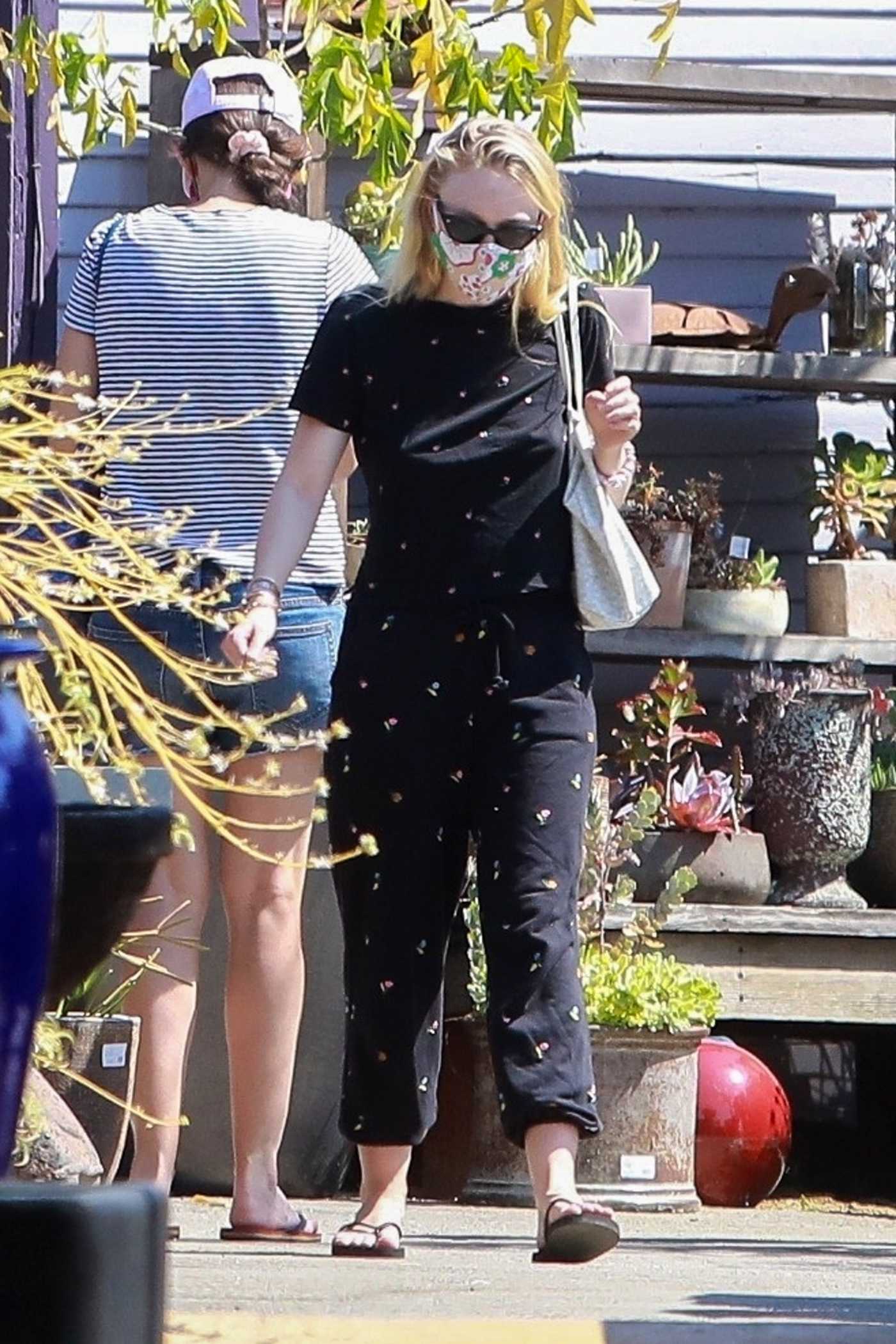 Dakota Fanning in a Protective Mask Stops by a Plant Nursery in Los Angeles 06/04/2020