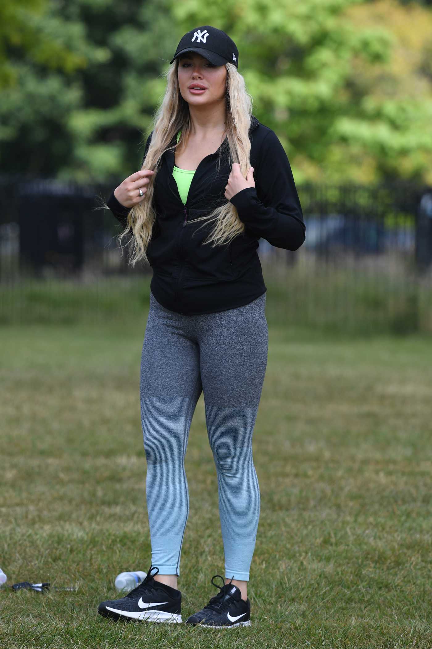 Demi Sims in a Gray Leggings Does Her Morning Workout Out with Frankie Sims at a Park in Brentwood 06/16/2020