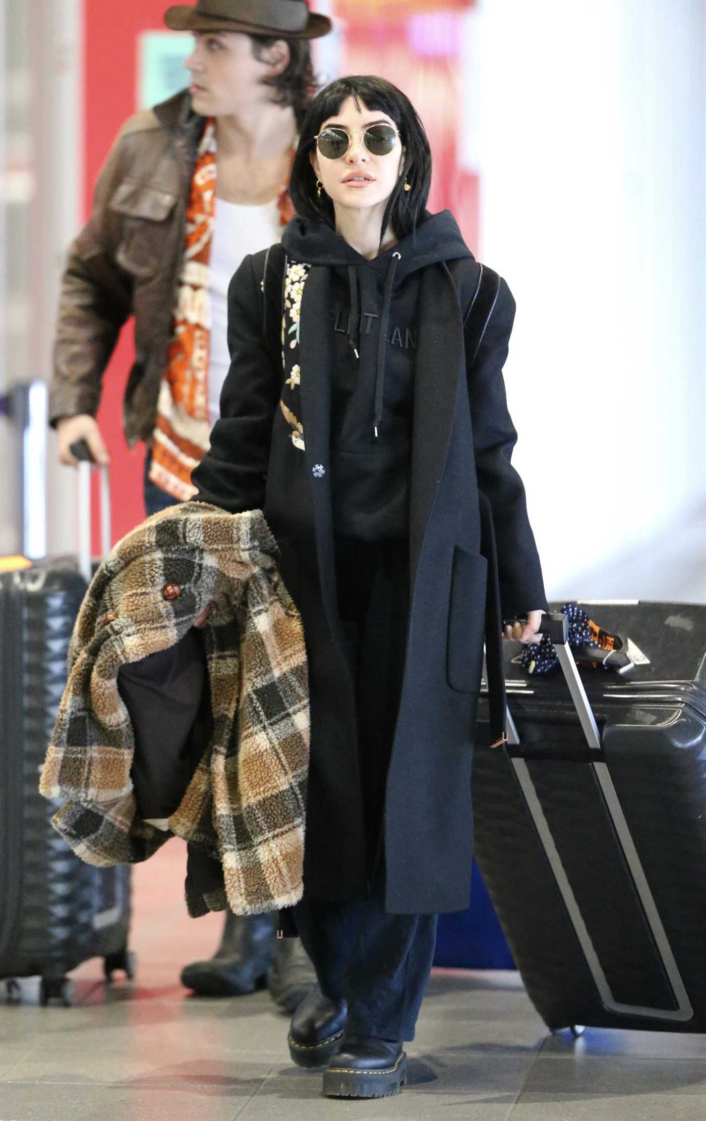 Jessica Origliasso in a Black Hoody Arrives at Brisbane Airport Out with Lisa Origliasso in Brisbane 06/06/2020