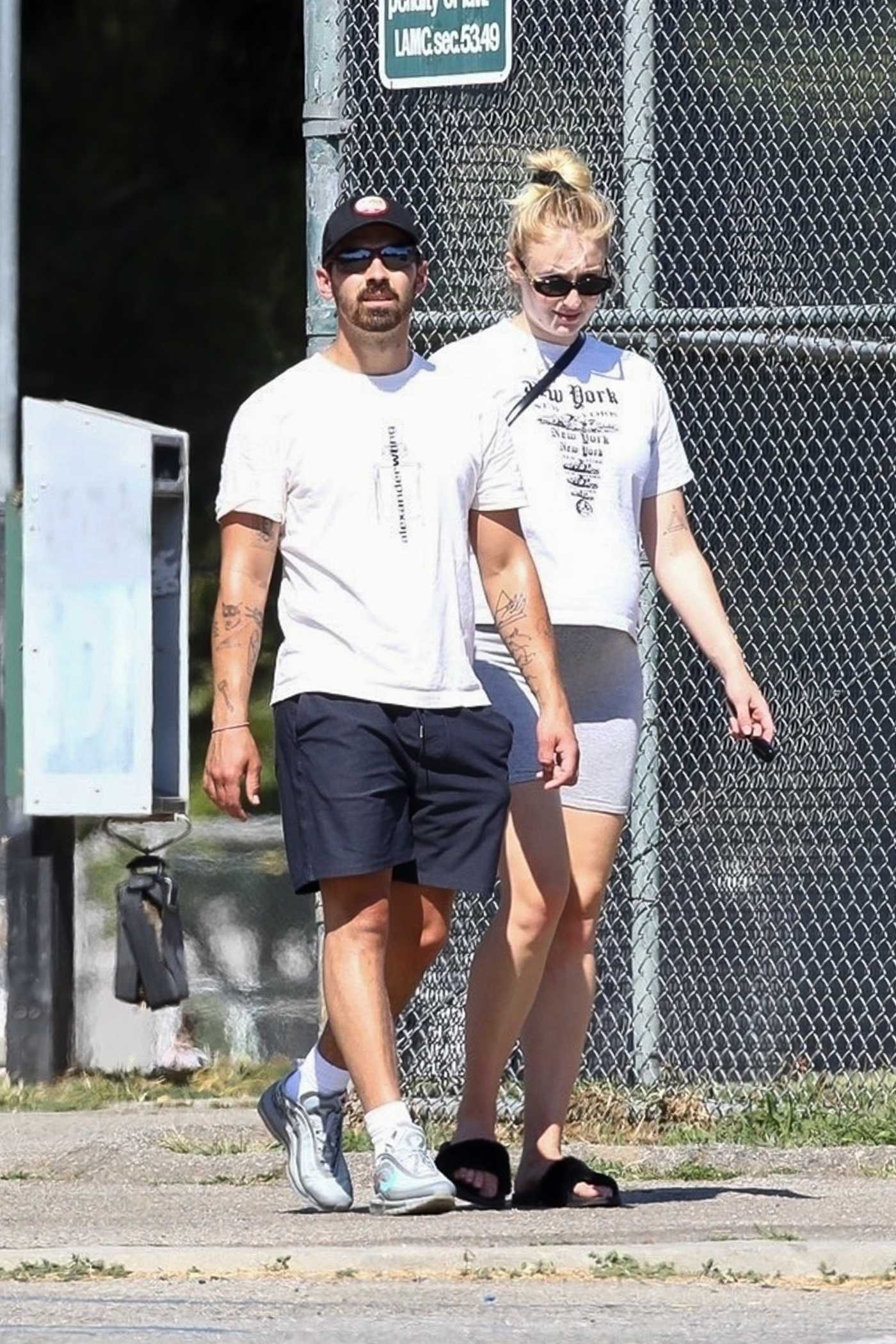 Joe Jonas in a Black Cap Was Seen Out with Sophie Turner on Father's Day in Los Angeles 06/21/2020