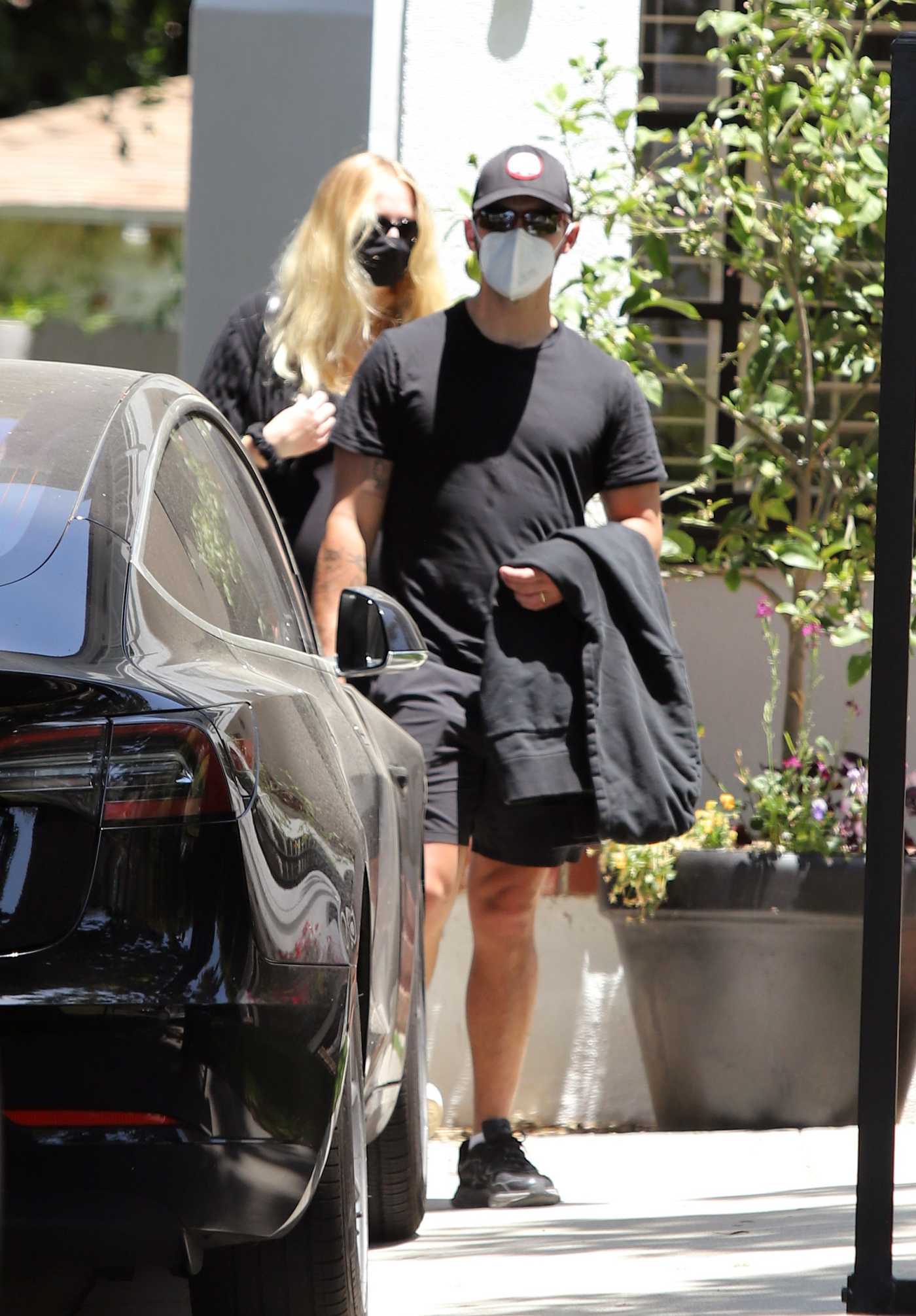 Joe Jonas in a Protective Mask Was Seen Out with Sophie Turner in Los Angeles 06/20/2020