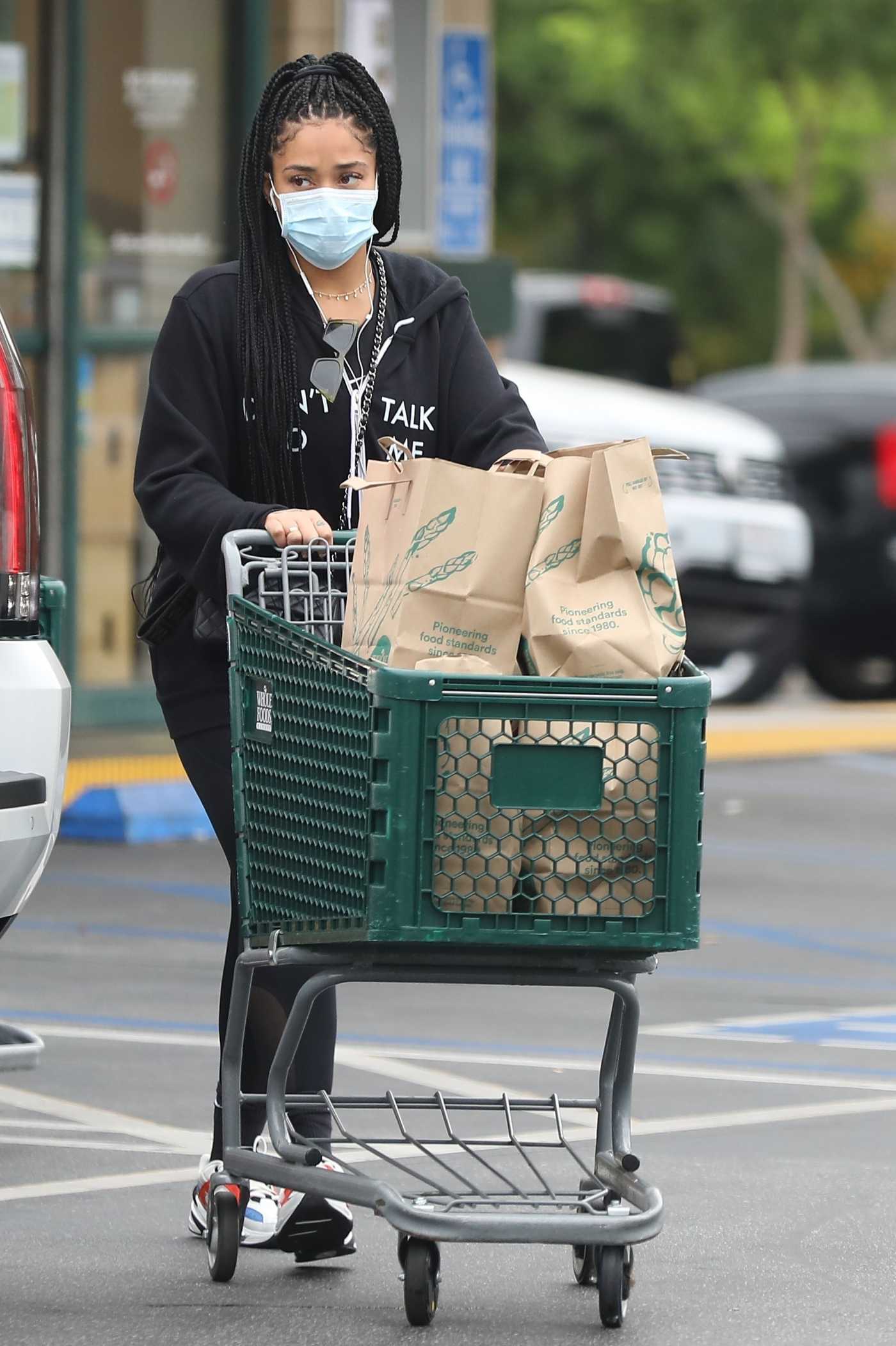 Jordyn Woods in a Protective Mask Does a Grocery Run in Encino 06/18/2020