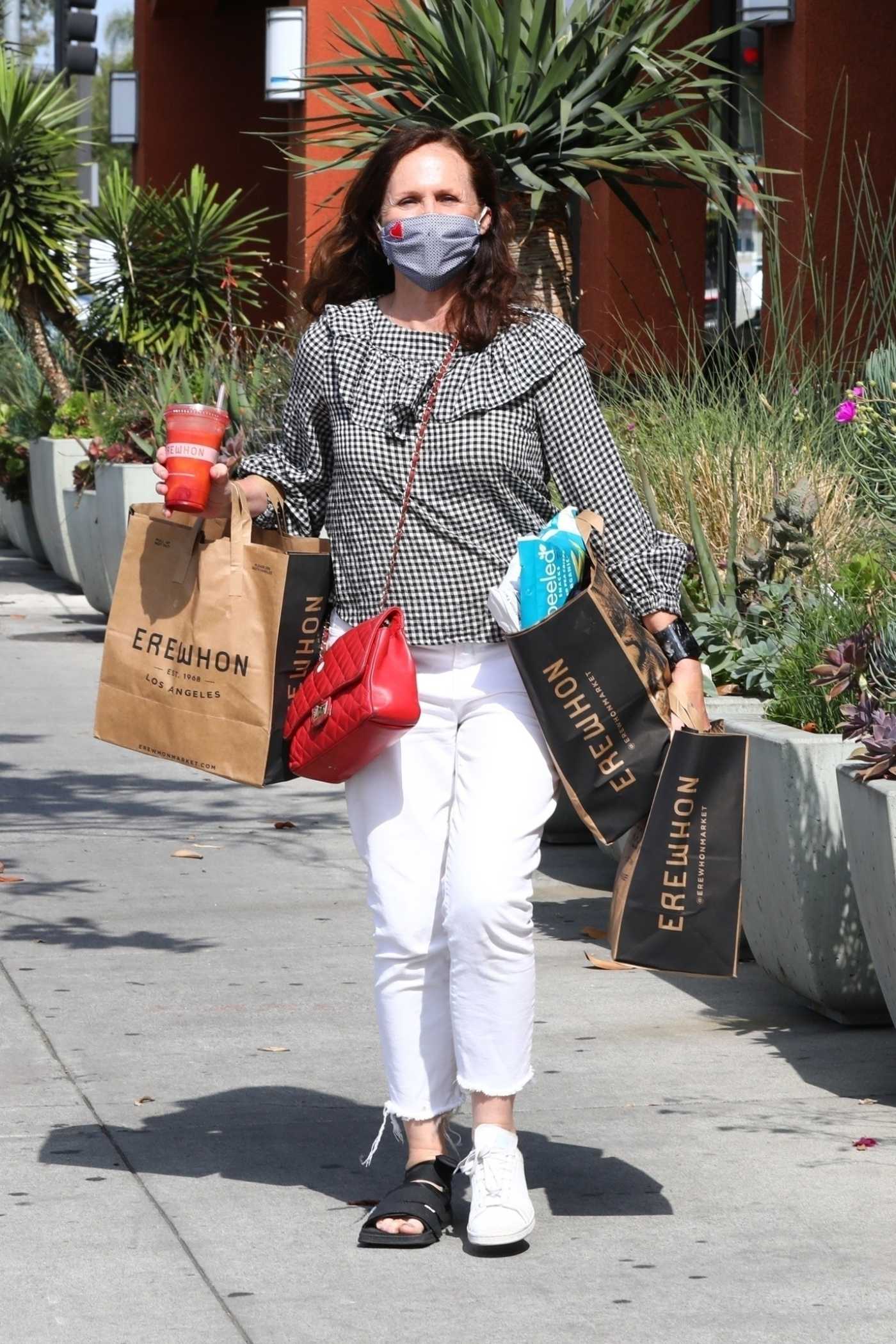 Molly Shannon in a Protective Mask Leaves Erewhon Organic in Los Angeles 06/08/2020