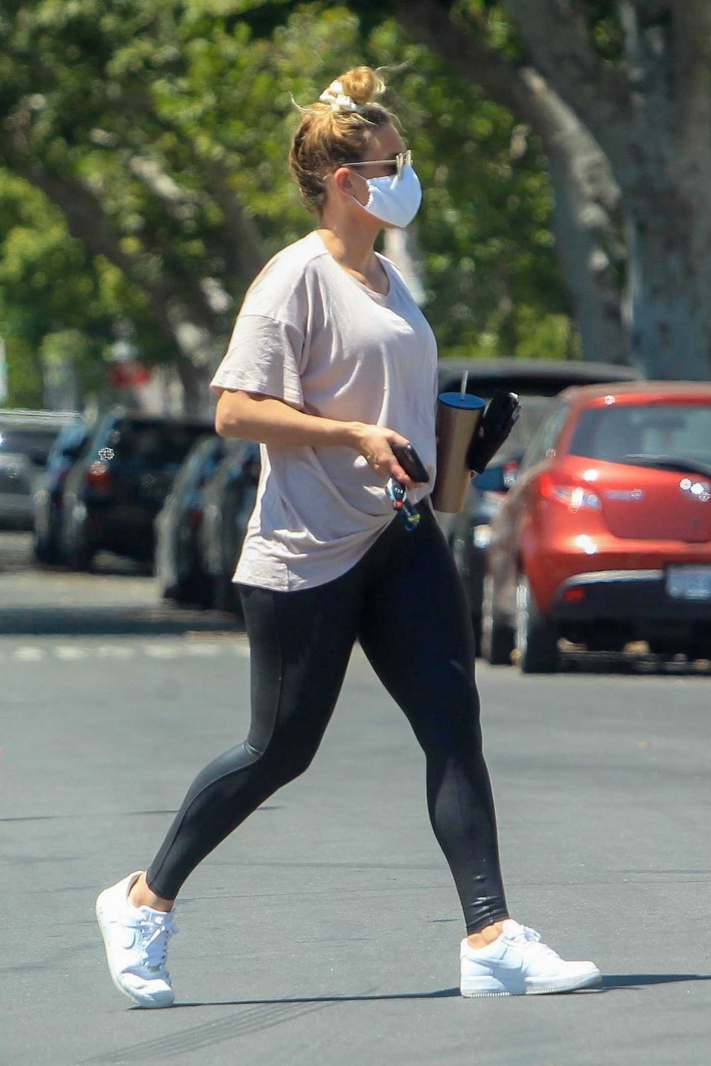 Peta Murgatroyd in a White Sneakers Picks Up Her Lunch from Toast Bakery Cafe in West Hollywood 06/11/2020