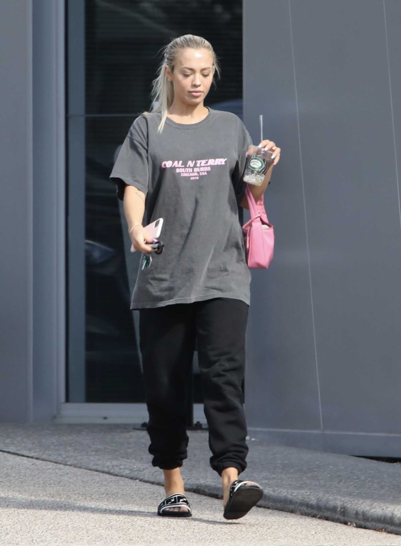 Tammy Hembrow in a Gray Tee Was Seen at Gold Coast 06/15/2020