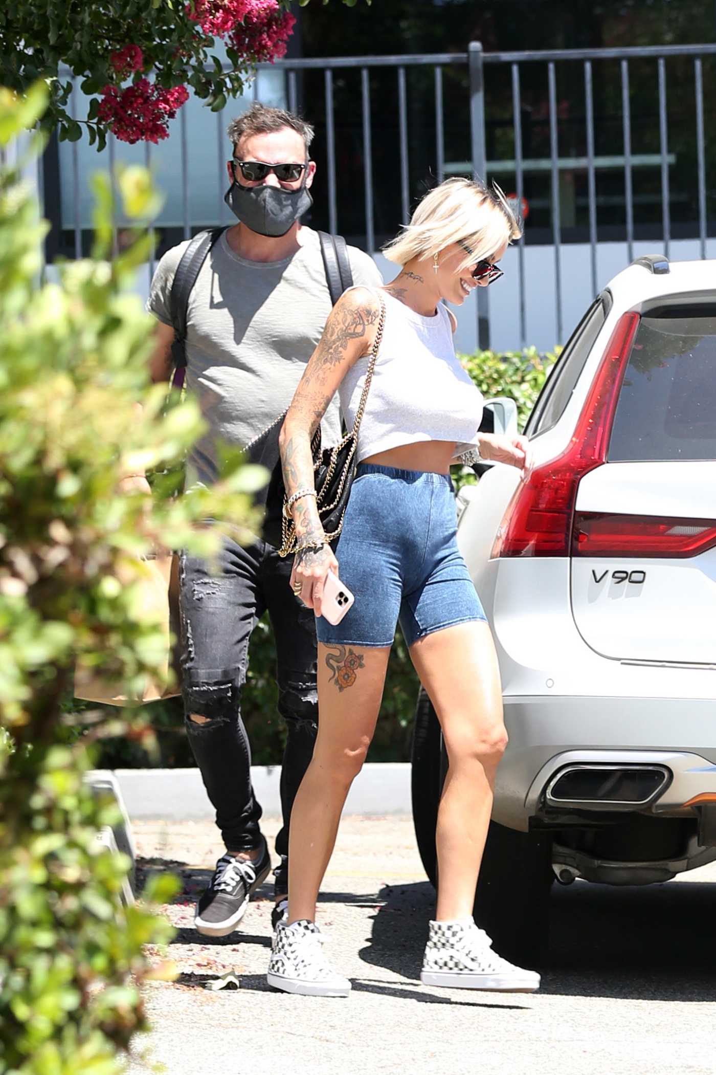 Brian Austin Green in a Gray Tee Was Seen Out with Tina Louise in Agoura Hills 07/13/2020