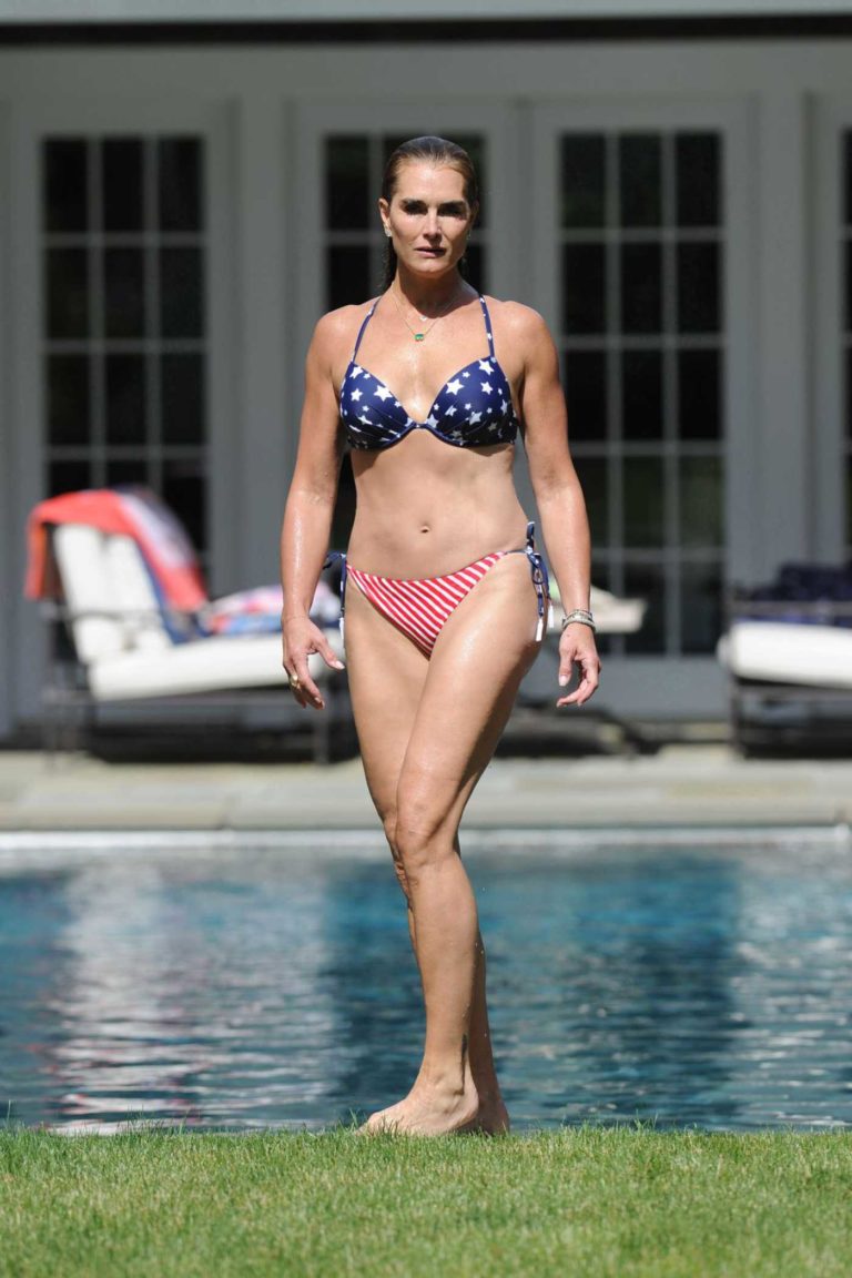 Brooke Shields in Bikini