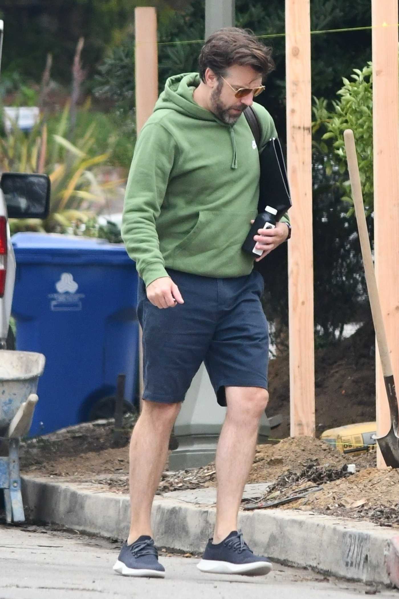 Jason Sudeikis in a Green Hoody Was Seen Out in Los Angeles 07/03/2020