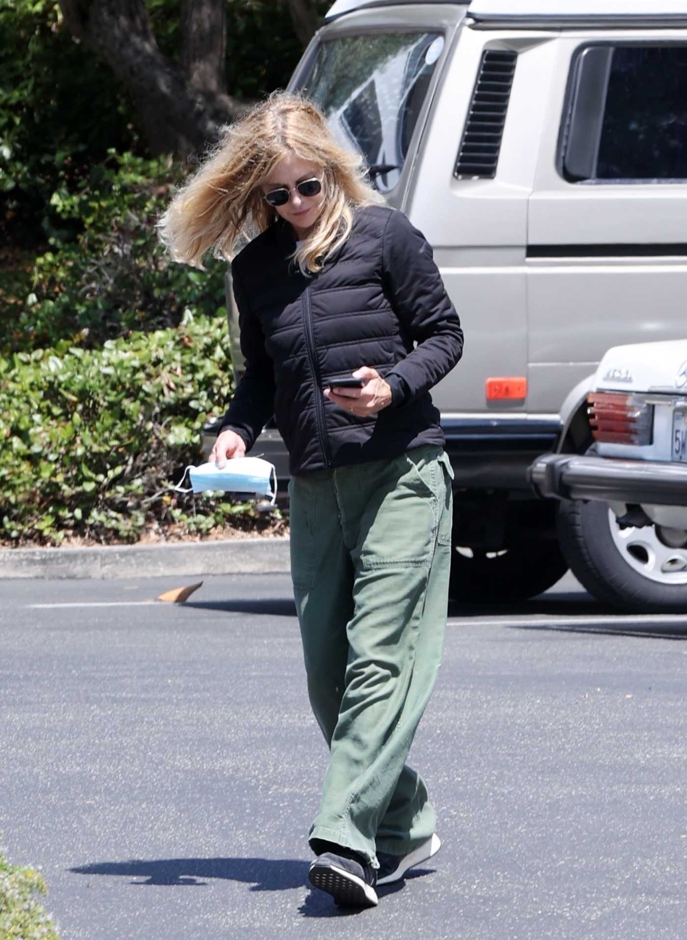 Meg Ryan in a Black Tee Was Seen Out in Brentwood 10/31/2020