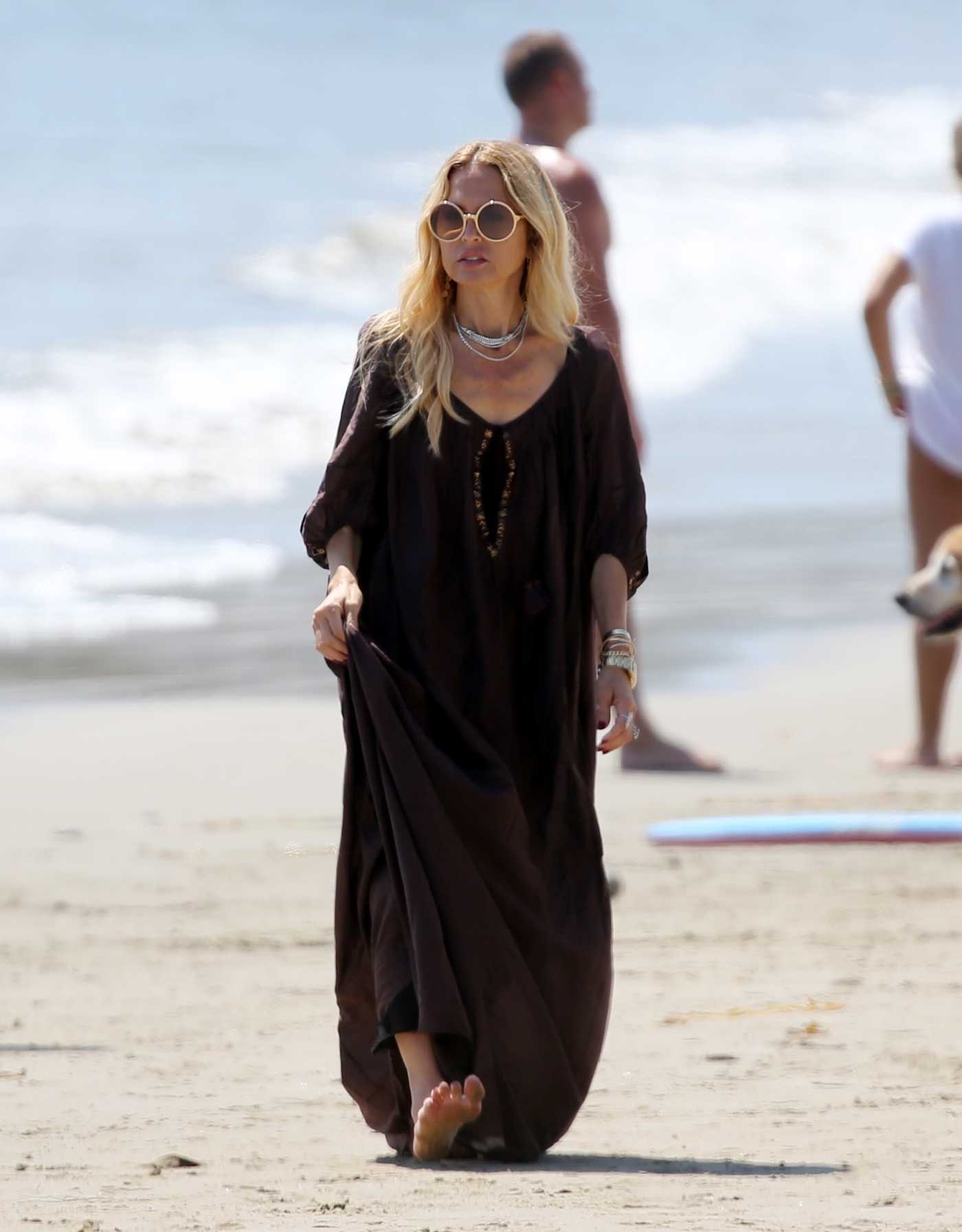 Rachel Zoe in a Brown Dress Was Seen on the Beach in Santa Barbara 08/30/2020