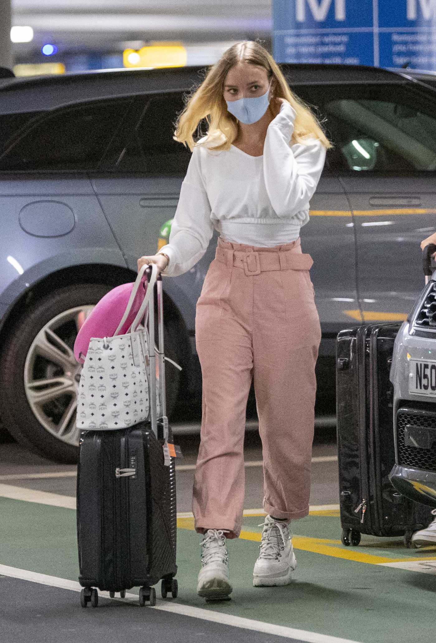 Roxy Horner in a Pink Pants Returns from Holiday in Greece in London 08/23/2020