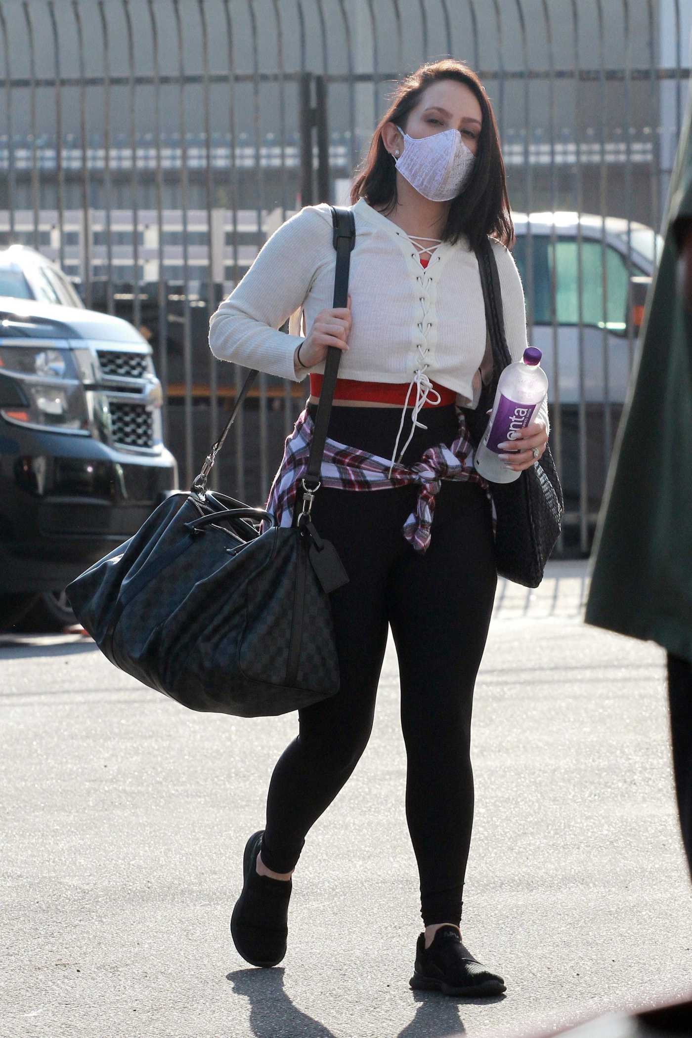 Cheryl Burke in a Protective Mask Arrives at the Dance Studio in Los Angeles 09/03/2020