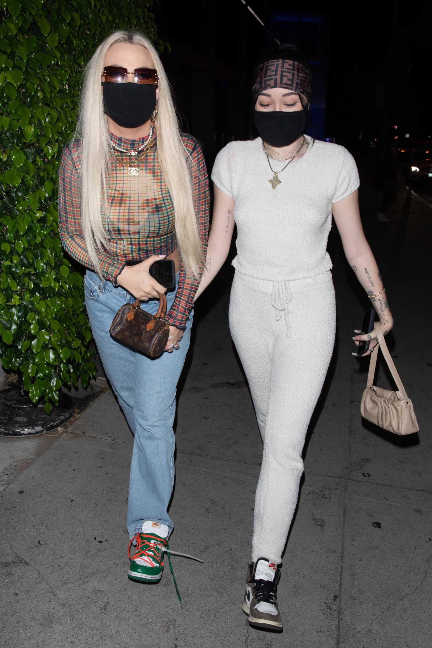 Noah Cyrus in a White Sweatsuit Arrives for Dinner at BOA Out with Tana Mongeau in West Hollywood 09/27/2020