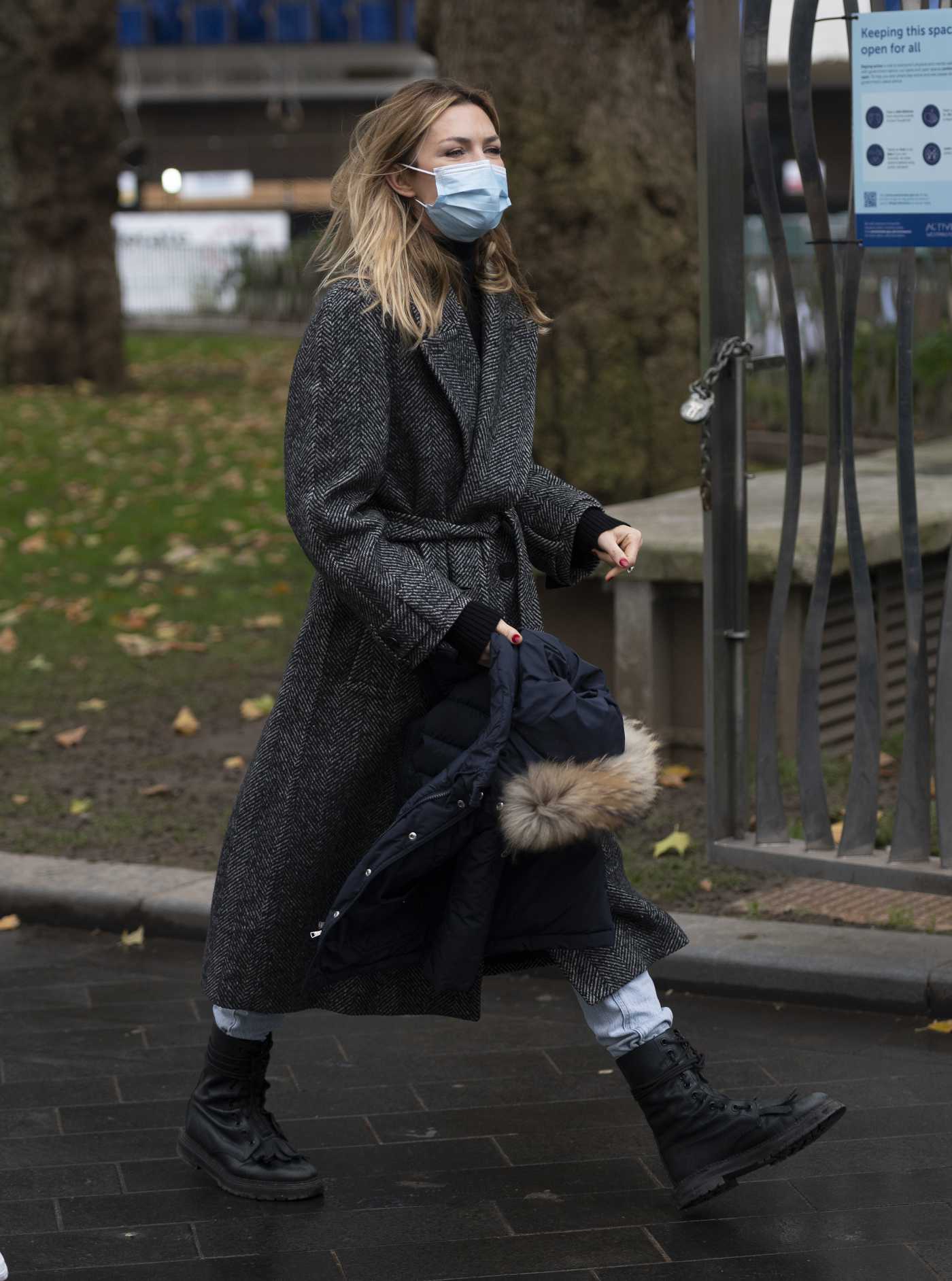 Abbey Clancy in a Protective Mask Was Seen Out in London 10/30/2020