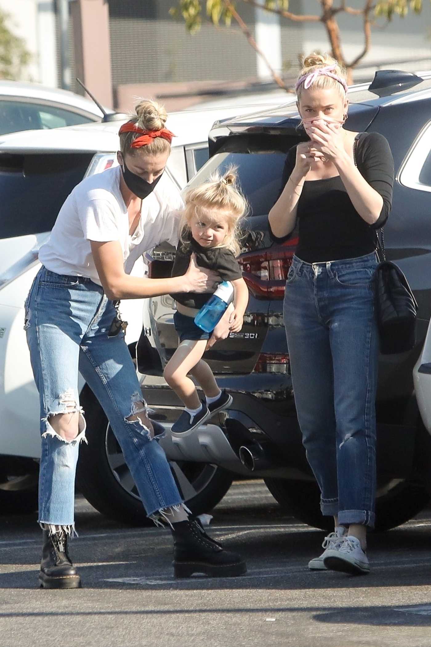 Amber Heard in a Black Blouse Was Seen Out with Her Sister in Los Angeles 10/16/2020