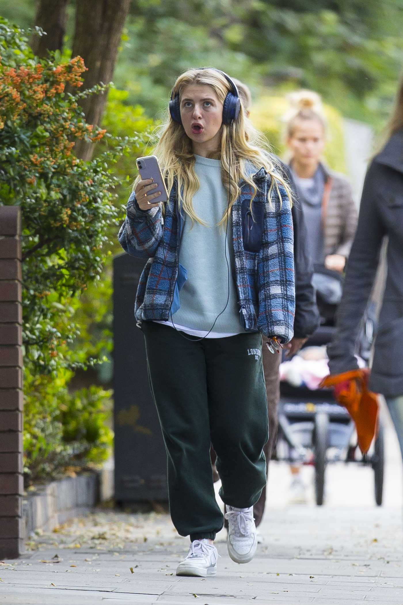 Anais Gallagher in a White Sneakers Was Seen Out in London 10/19/2020