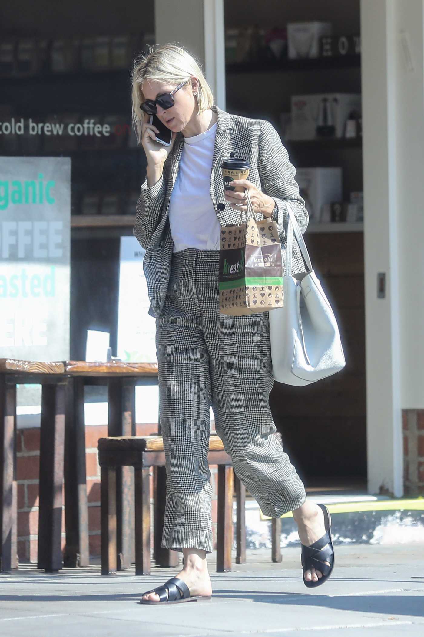 Kelly Rutherford in a Grey Suit Was Seen Out in Beverly Hills 10/19/2020