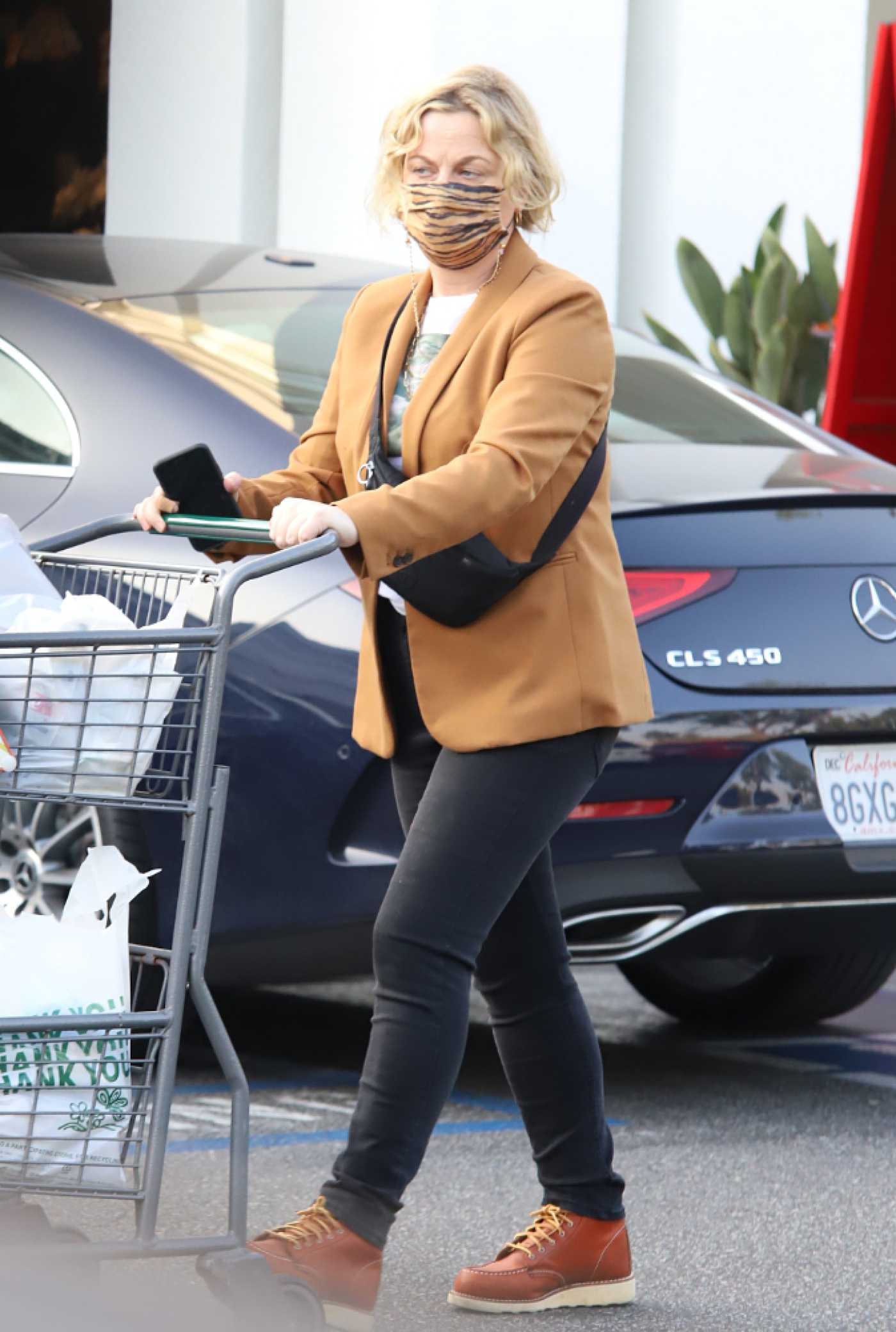 Amy Poehler in a Yellow Blazer Stocks up for Thanksgiving Groceries in Beverly Hills 11/23/2020